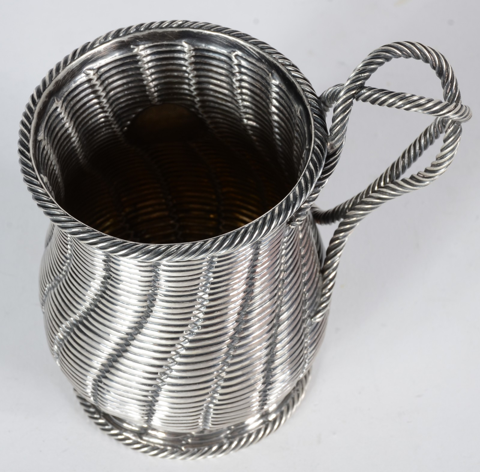 Caneca de prata inglesa, contrastada. Peso da prata: 170 g. (Por... - foto 4 de 6