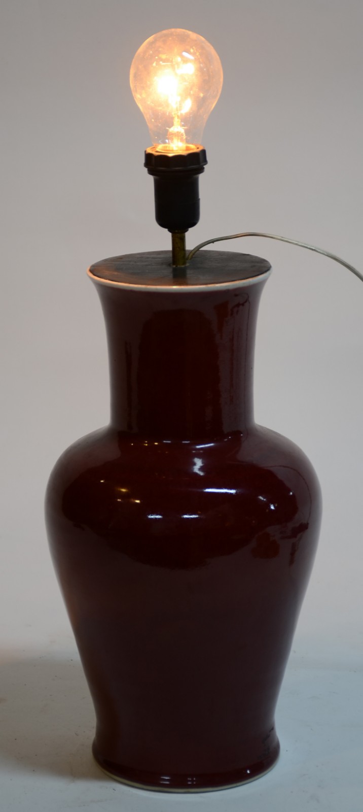 Abatjour de porcelana chinesa "sangue de boi". Acompanha cúpula. - foto 4 de 4