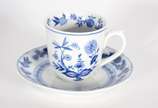 Porcelanas Steatita (1956),  - Aparelho de jantar, chá e café de porcelana Steatita, decoração "cebolinha", composto de: 12 pratos rasos, 12 pratos fundos (um lascado), 12 pratos de
