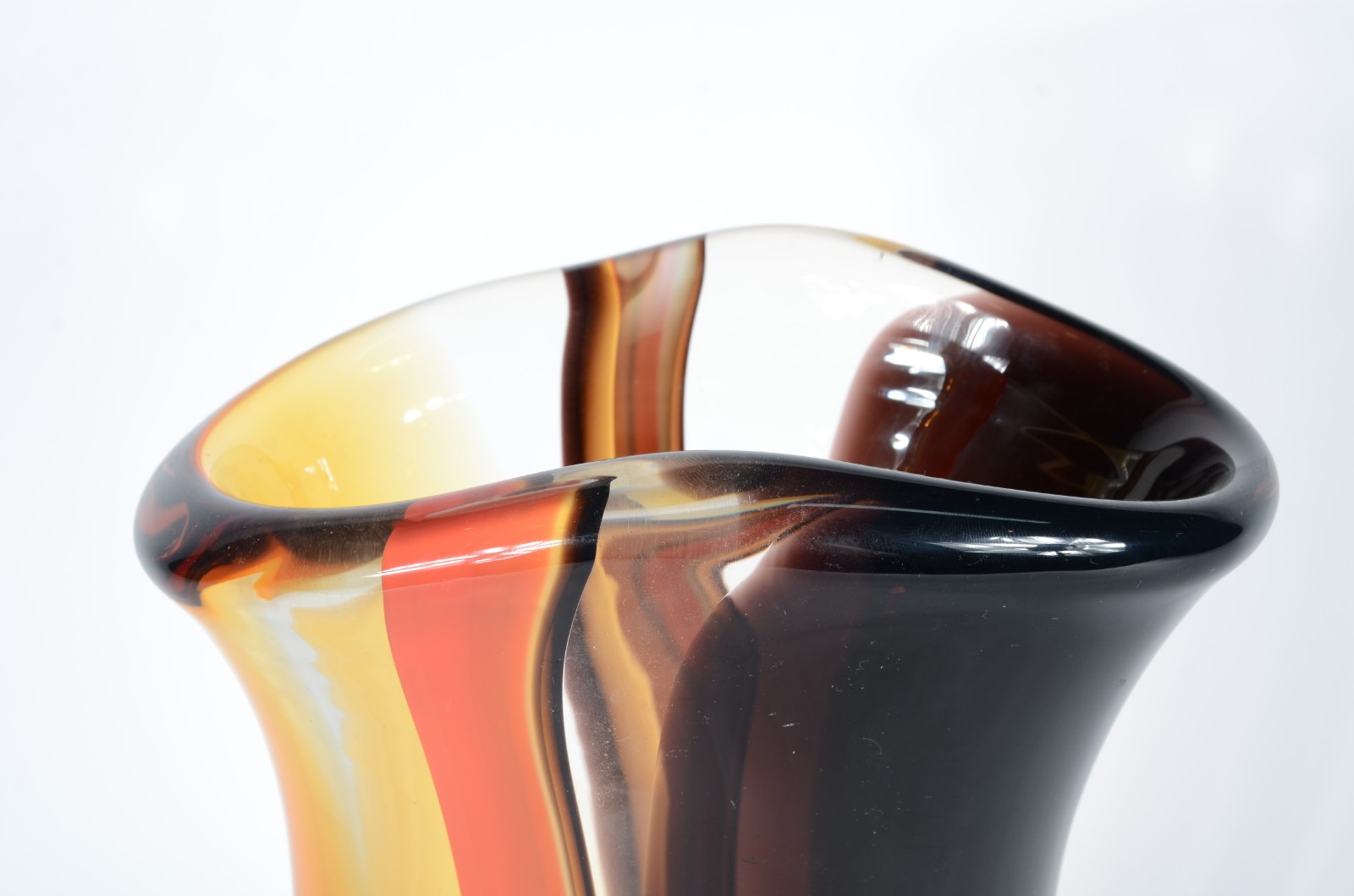 Vaso de murano com mesclas coloridas, assinado. - foto 5 de 5