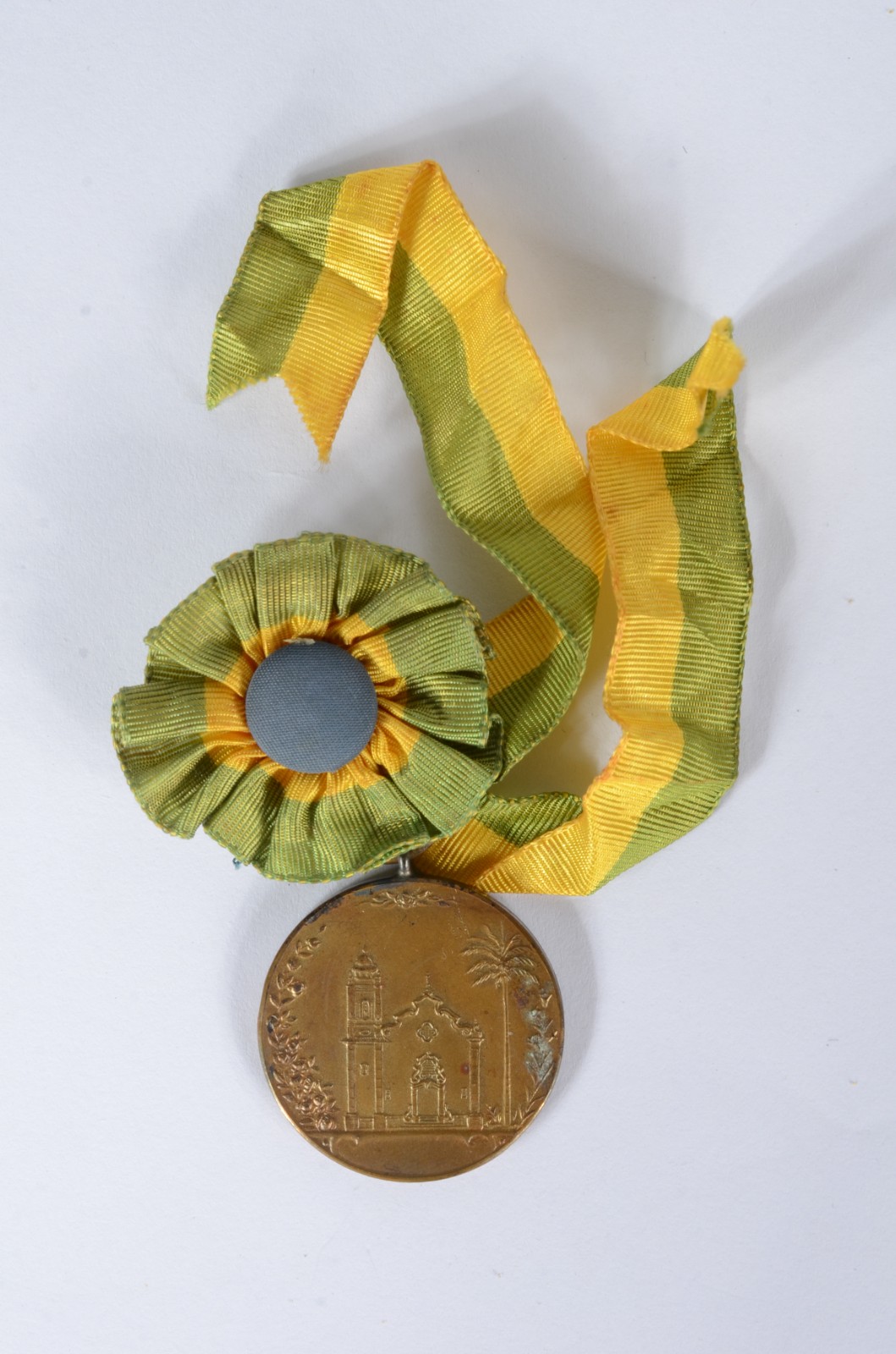 Medalha da inauguração da Capela do Palácio Guanabara, RJ. Datada... - foto 2 de 4