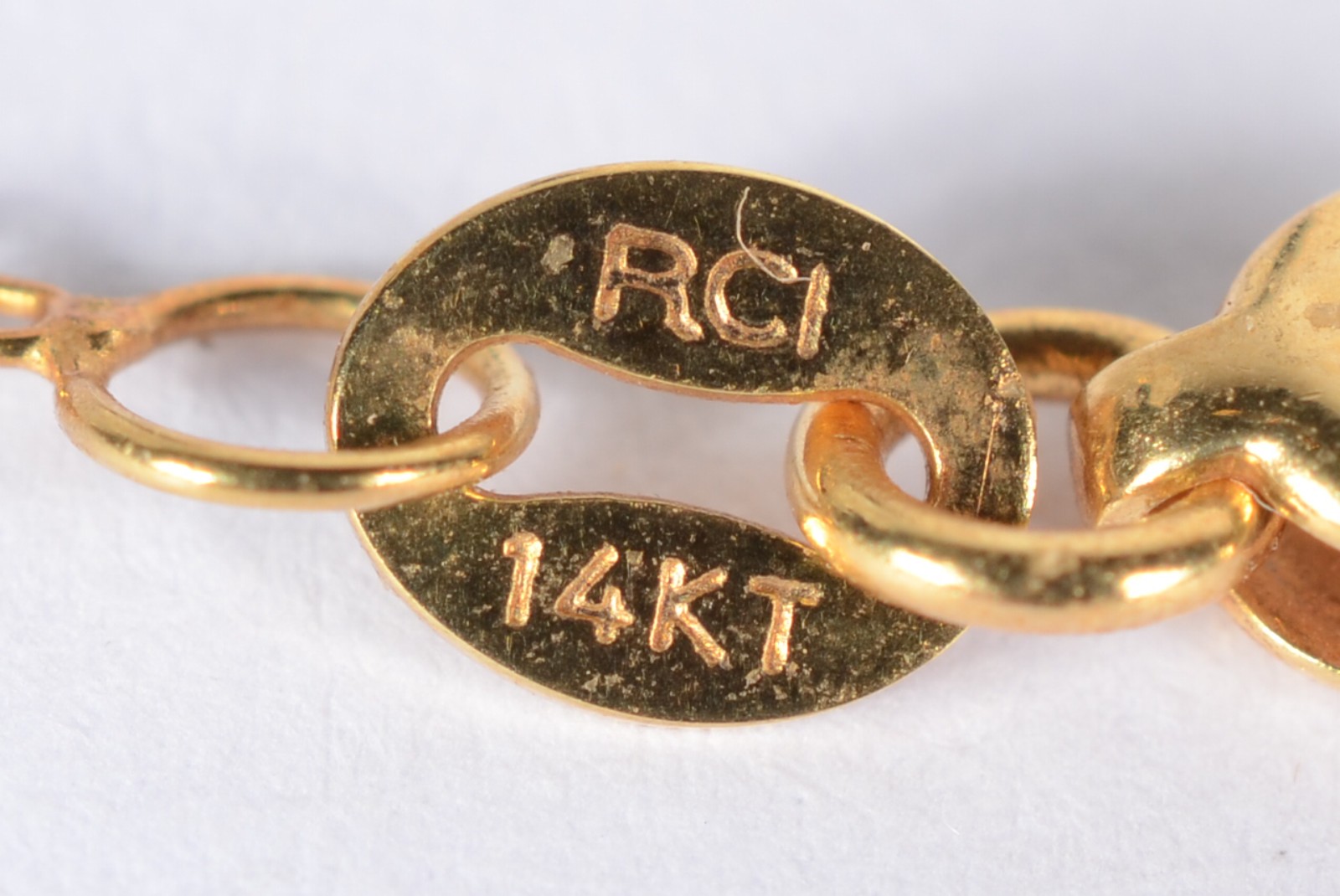 Colar com pendente de ouro 14 k. (Por motivos de segurança a peça não... - foto 4 de 5