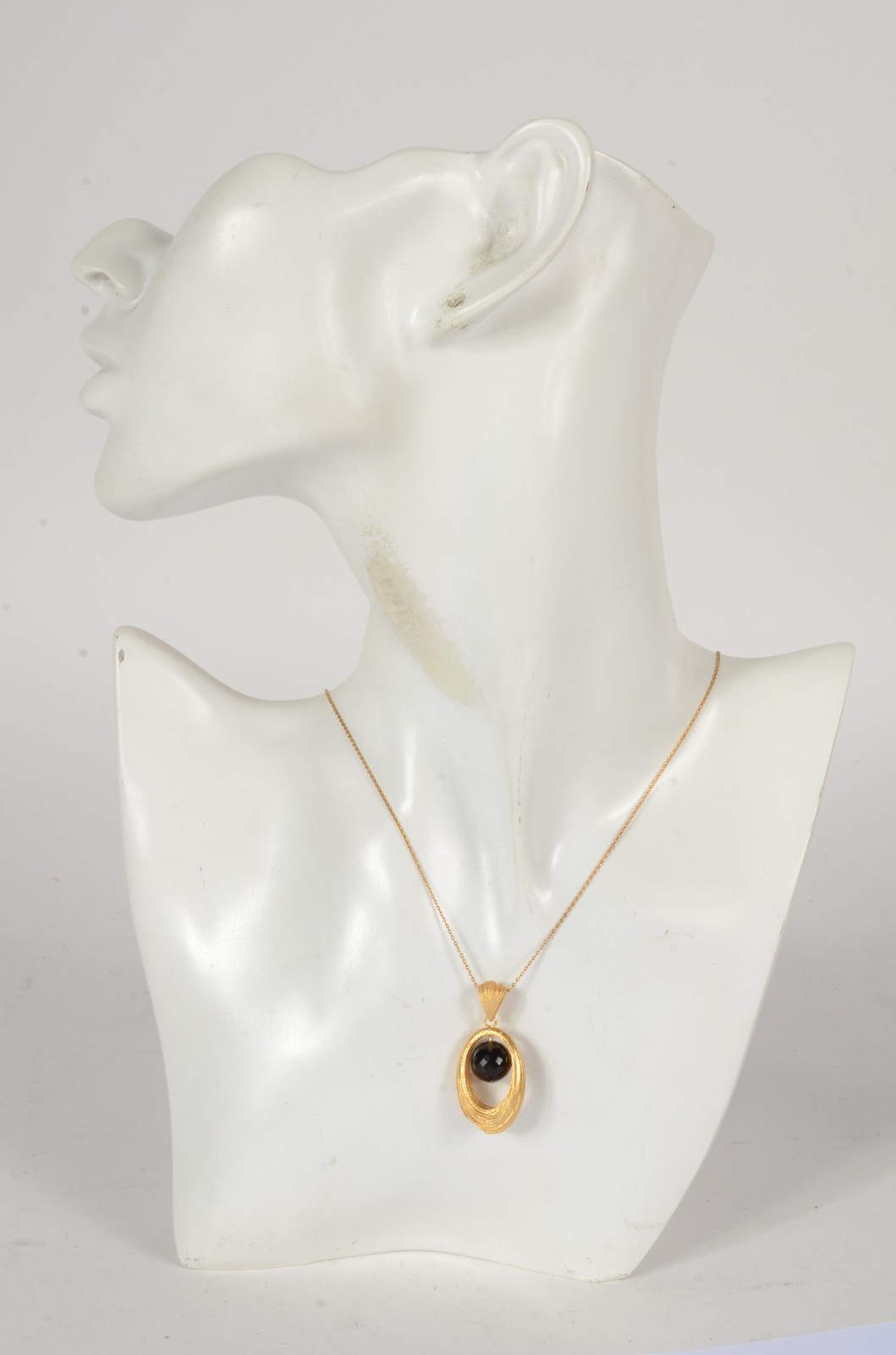 Colar com pendente de ouro 14 k. (Por motivos de segurança a peça não... - foto 5 de 5