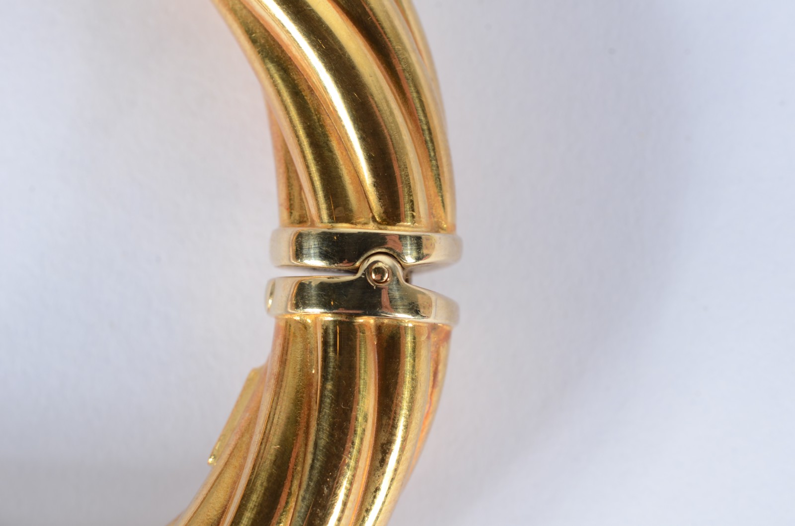 Pulseira de ouro 18 k., detalhes "torcidos". (Por motivos de... - foto 3 de 5