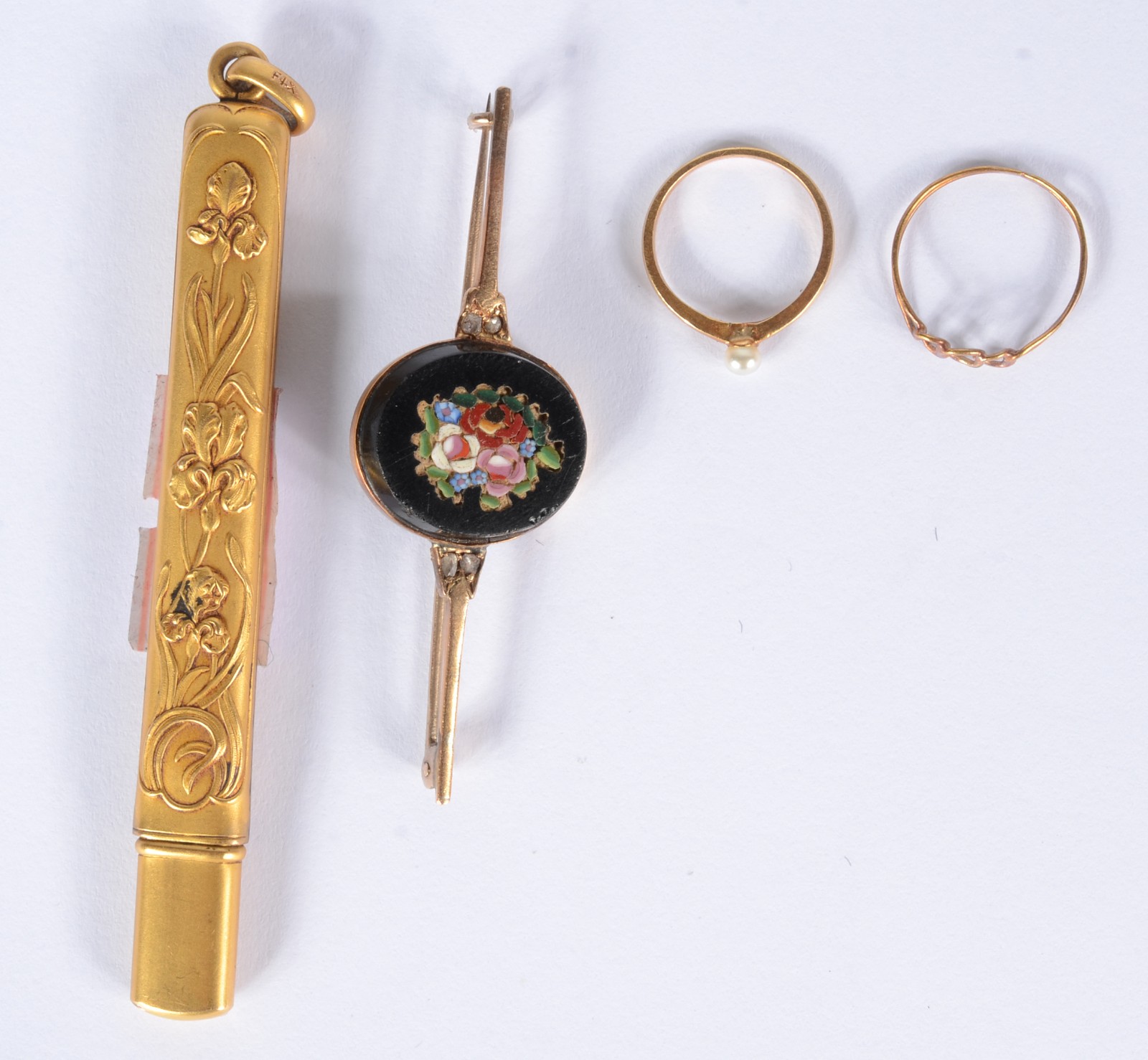Quatro peças diversas de ouro 18 k, sendo broche com pedra preta e... - foto 1 de 7