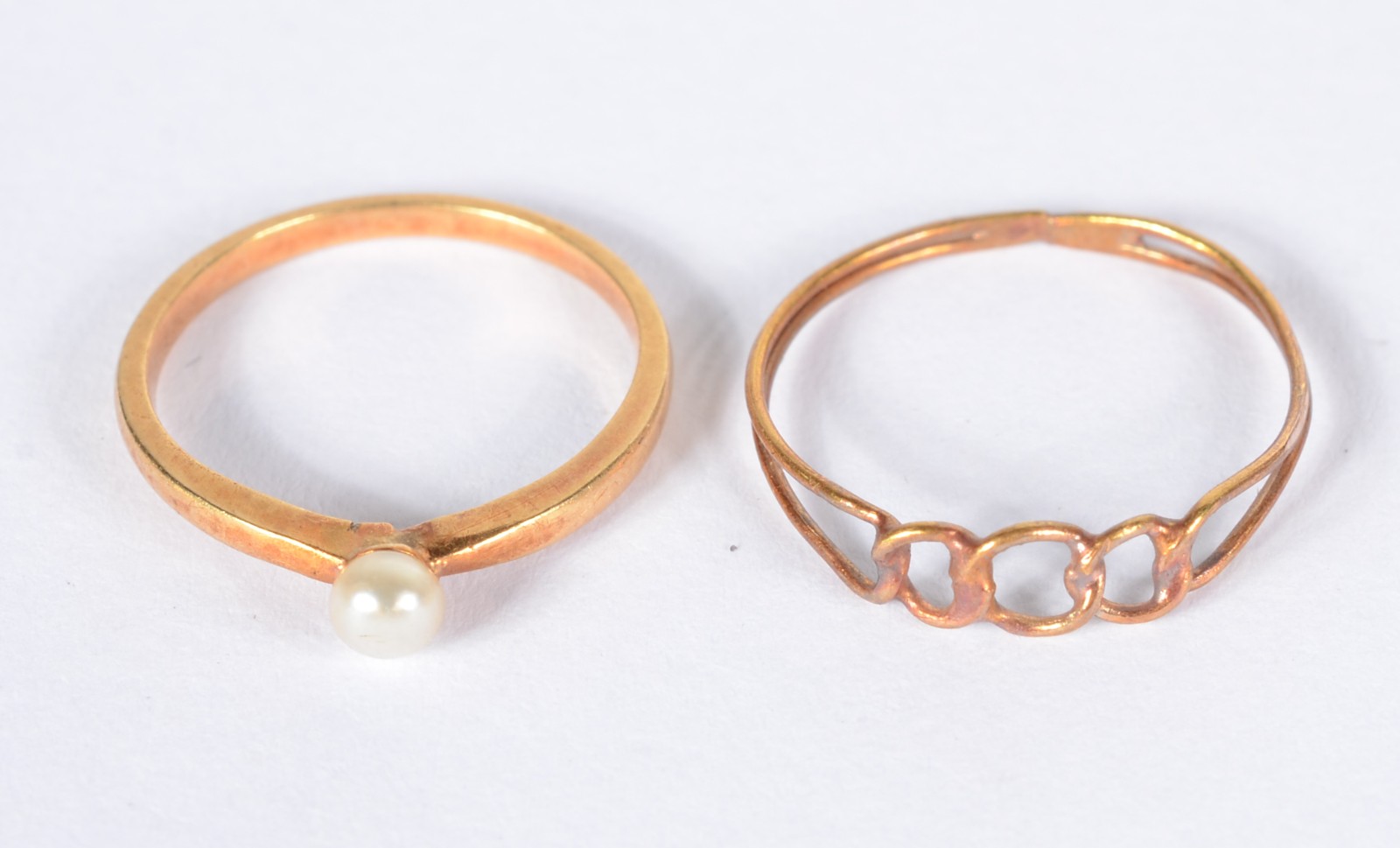 Quatro peças diversas de ouro 18 k, sendo broche com pedra preta e... - foto 3 de 7