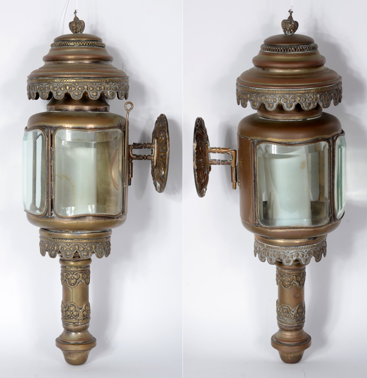 Par de antigas lanternas de carruagem de metal dourado e cristal... - foto 1 de 4