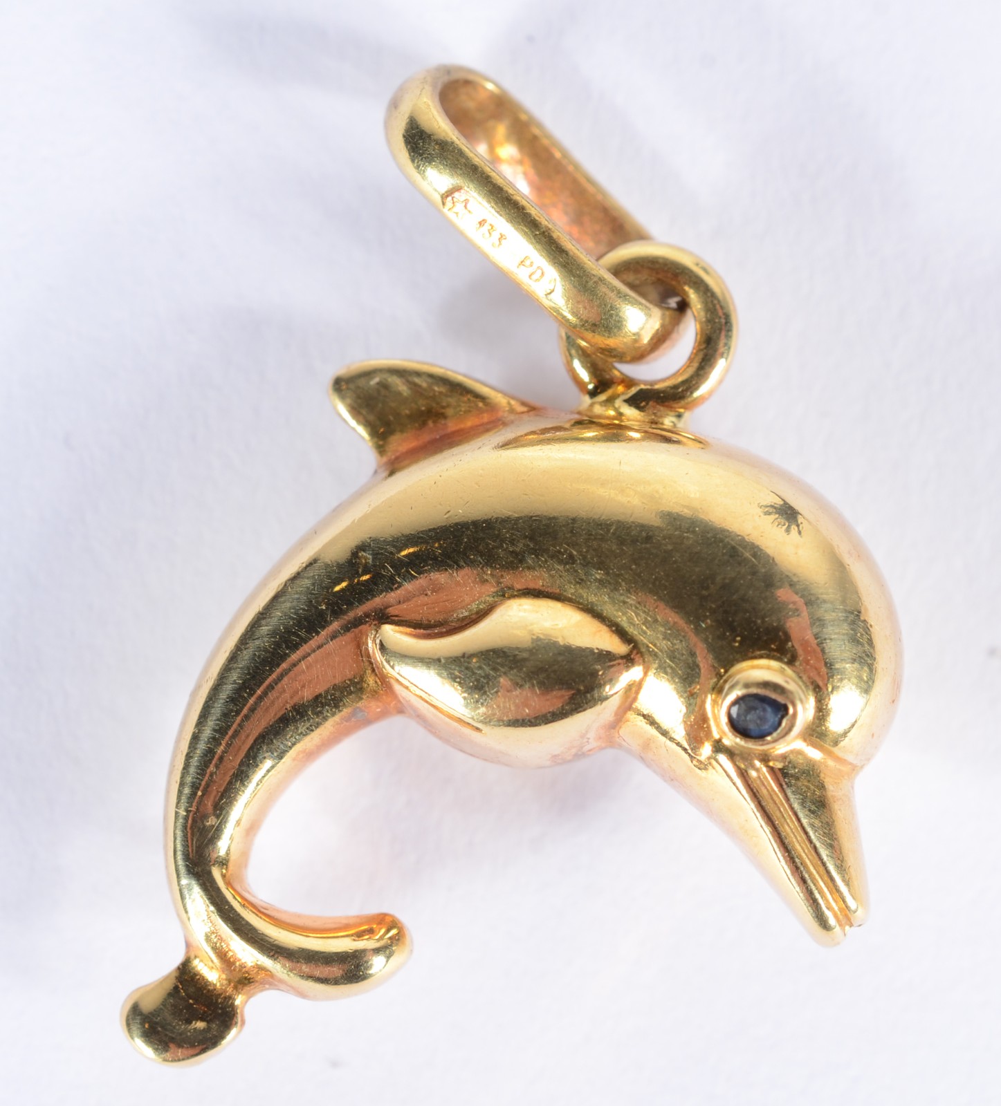 Pendente na forma de golfinho de ouro 18 k., contraste 750 mls. (Por... - foto 1 de 3