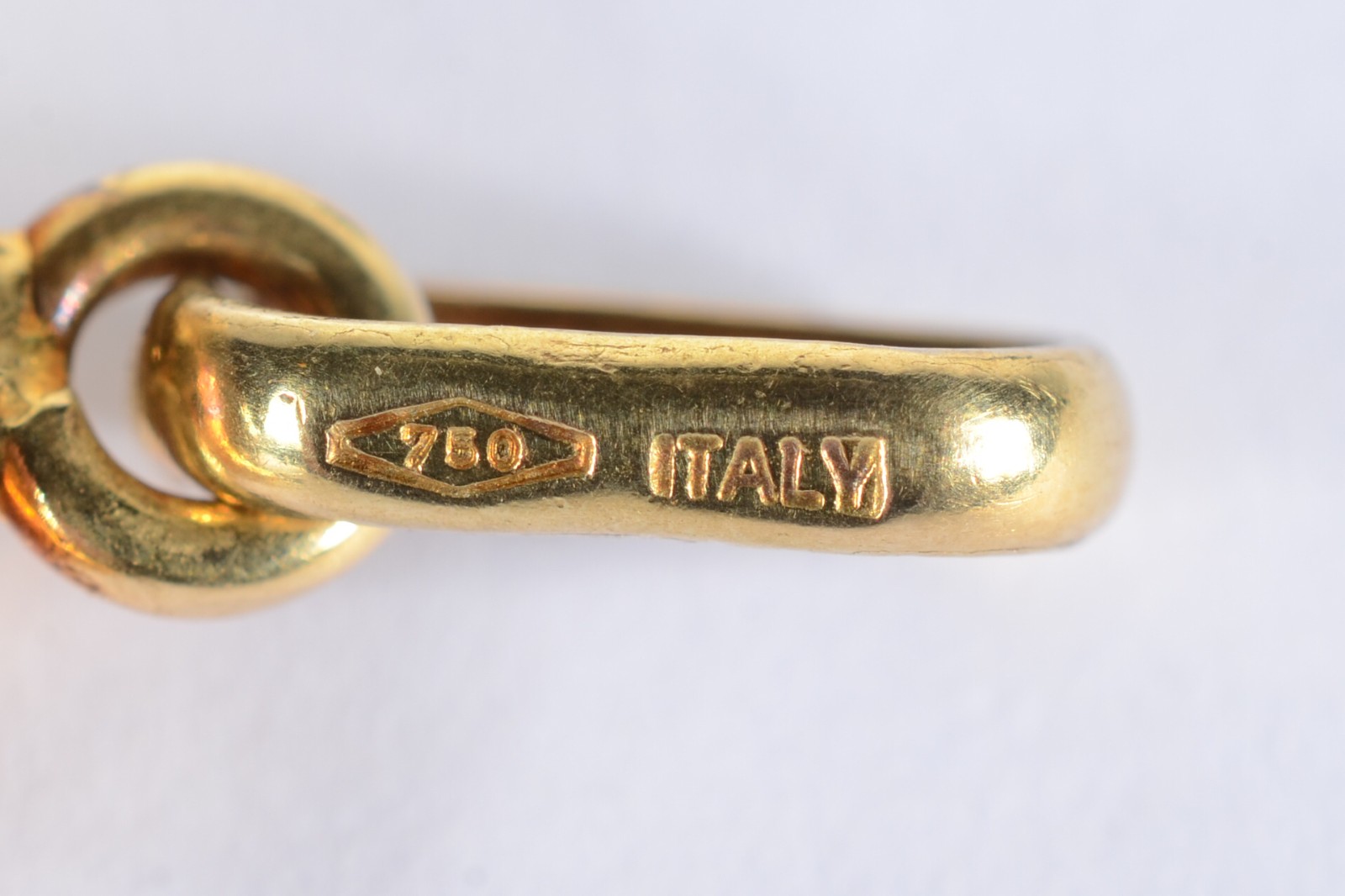 Pendente na forma de golfinho de ouro 18 k., contraste 750 mls. (Por... - foto 3 de 3