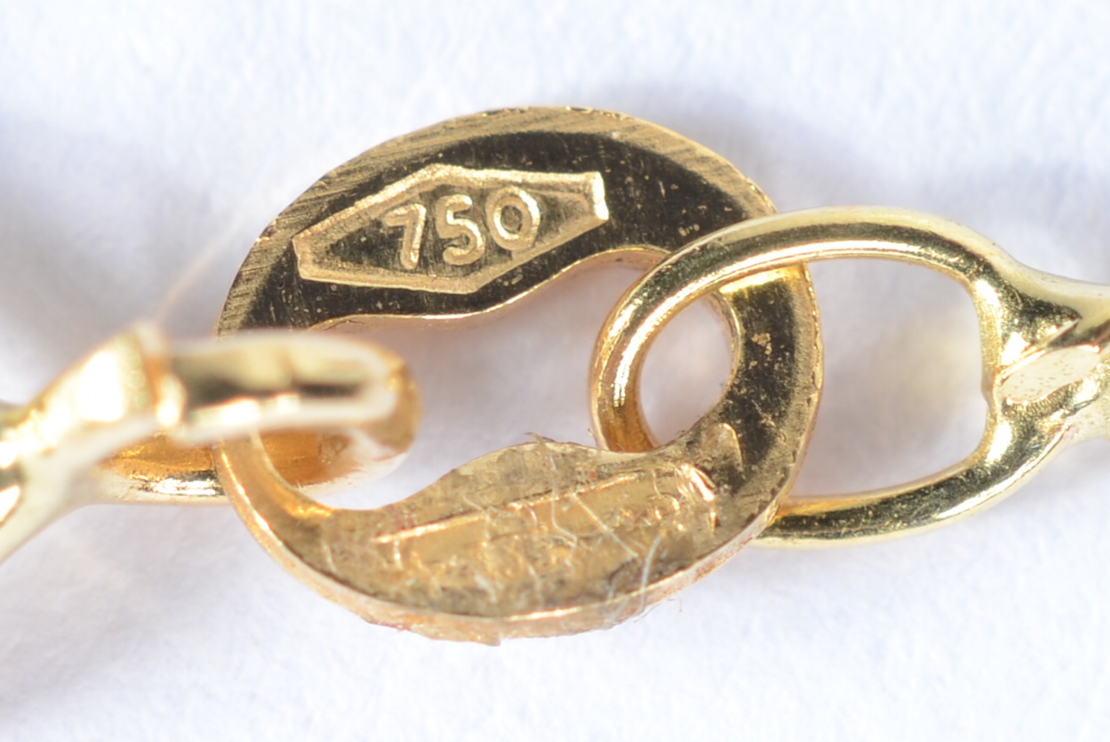 Colar com medalha com "pomba da paz" de ouro 18 k., contraste 750... - foto 4 de 6