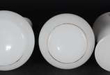 Conjunto de opalina francesa branca com quatro ... - Conjunto de opalina francesa branca com quatro peças.