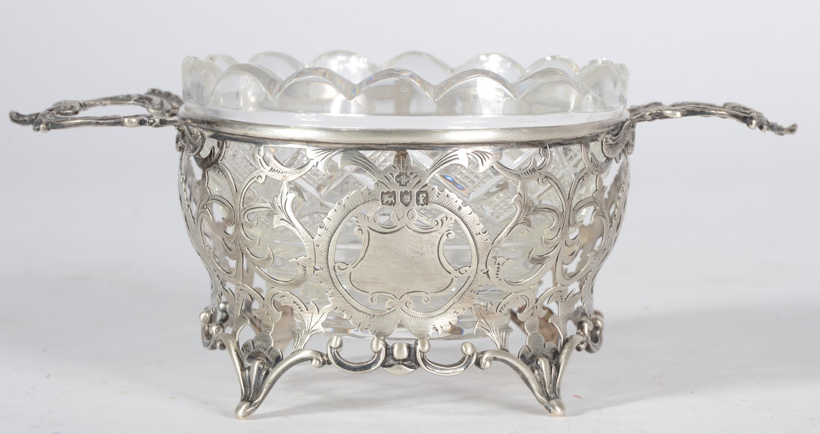 Bowl de vidro com guarnição de prata inglesa contrastada. Peso da... - foto 1 de 3