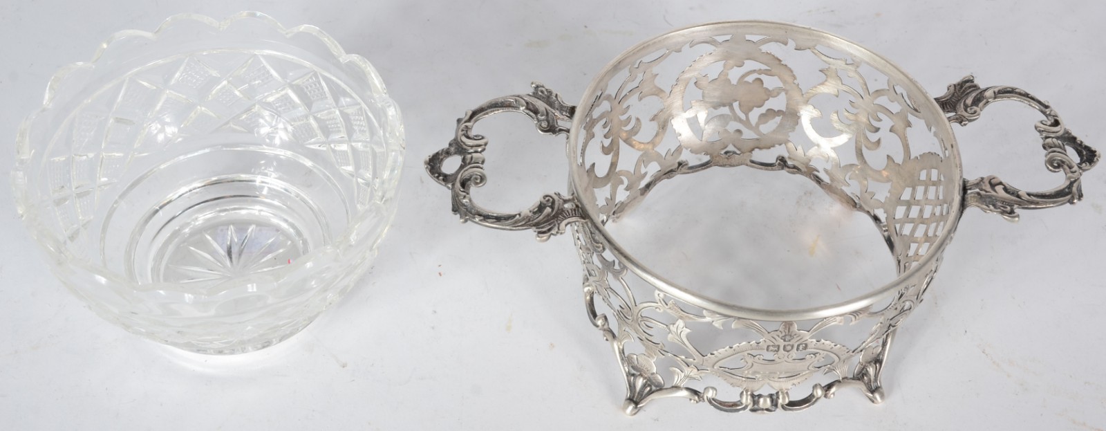 Bowl de vidro com guarnição de prata inglesa contrastada. Peso da... - foto 2 de 3