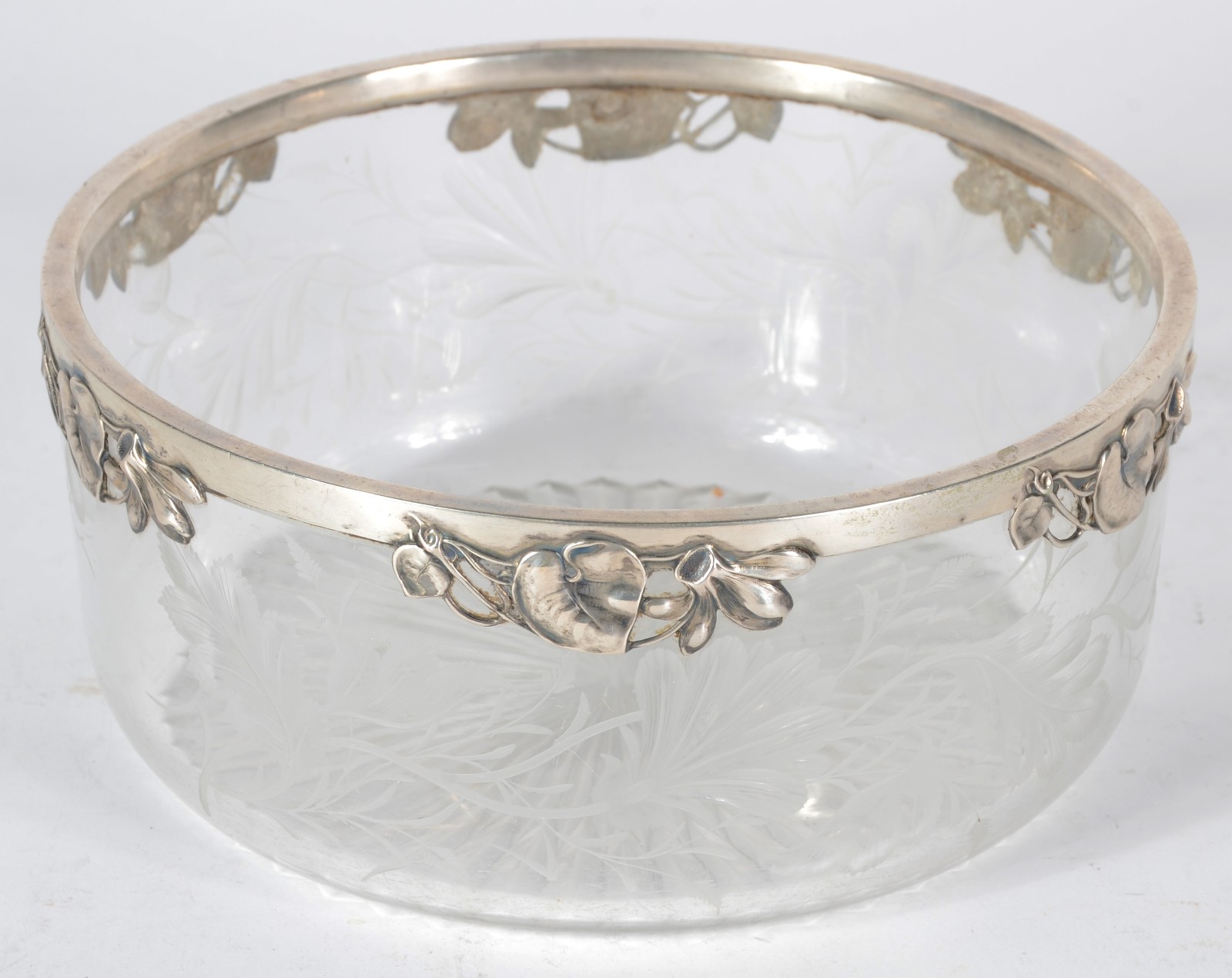 Bowl de cristal, borda de prata contrastada. - foto 1 de 4