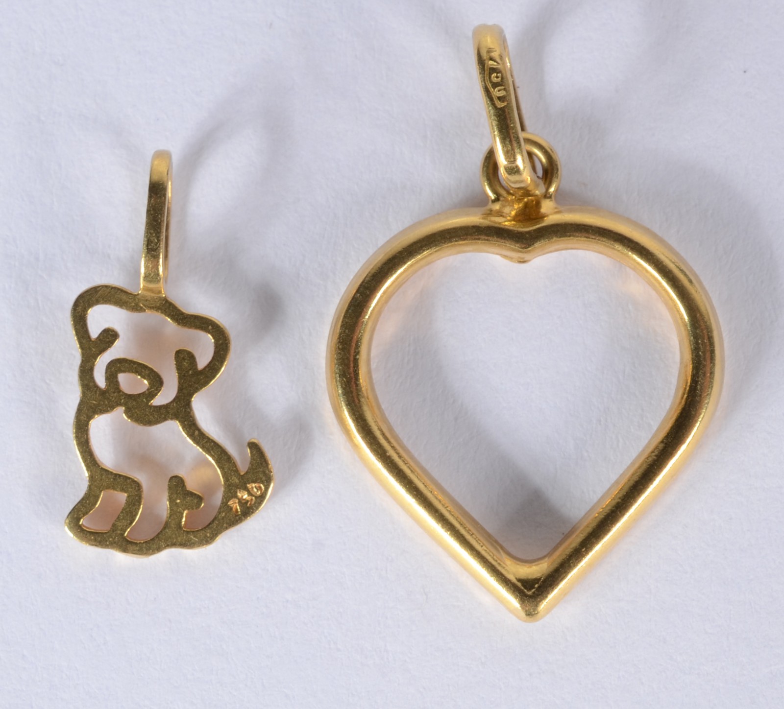 Dois pendentes de ouro 18 k. (Por motivos de segurança a peça não se... - foto 2 de 3