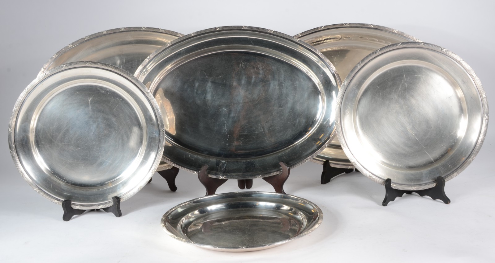 Baixela de jantar de metal prateado, marcas diversas, com 6 peças... - foto 1 de 4