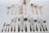 Eberle (1896),  - Faqueiro de metal prateado Eberle, composto de: 16 facas, 12 colheres, 11 garfos grandes; 14 facas, 10 colheres, 11 garfos de sobremesa; 12 garfos, 12