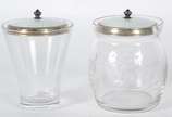 Dois porta geleia de cristal (adaptados) com ta... - Dois porta geleia de cristal (adaptados) com tampas e colher de prata Sterling.
