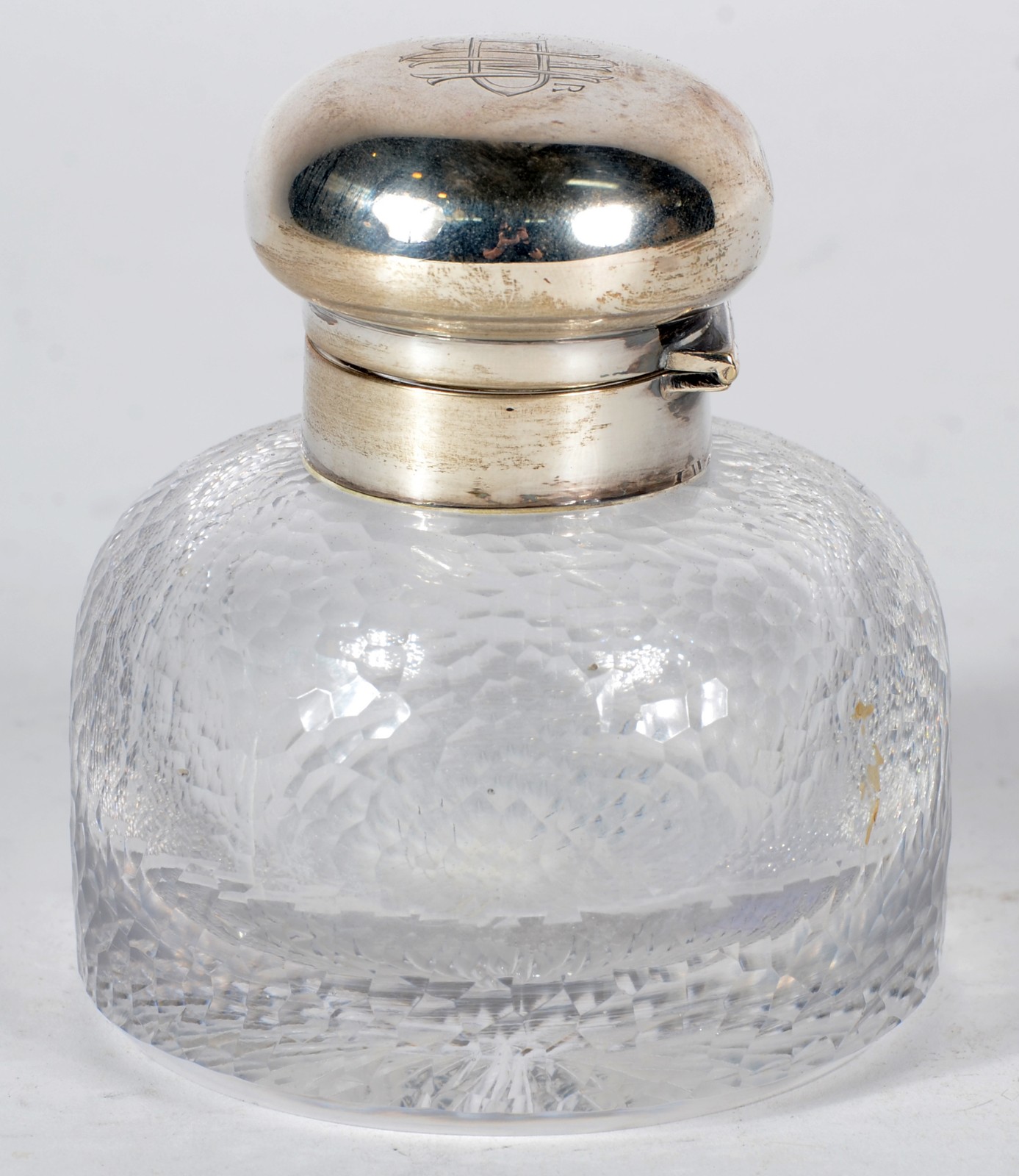 Tinteiro de cristal com tampa de prata de lei e monograma. - foto 2 de 7