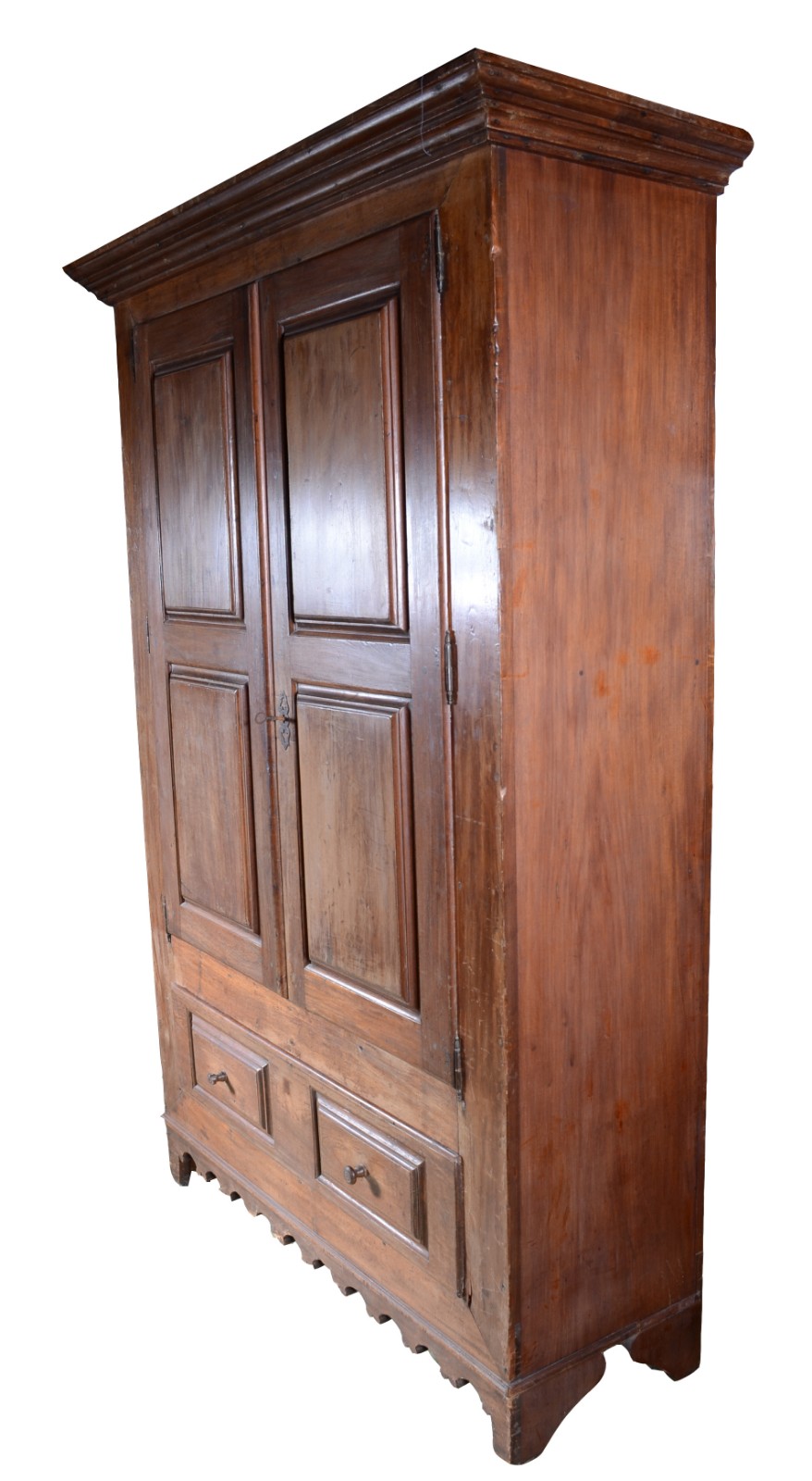 Móvel louceiro de madeira nobre, portas almofadadas, interior com... - foto 2 de 5