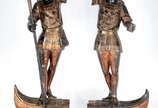 Par de antigas esculturas venezianas representa... - Par de antigas esculturas venezianas representando "Black-a-moor" de madeira ebanizada e realces dourados. Pernas quebradas e coladas e mais alg...