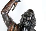 Par de antigas esculturas venezianas representa... - Par de antigas esculturas venezianas representando "Black-a-moor" de madeira ebanizada e realces dourados. Pernas quebradas e coladas e mais alg...