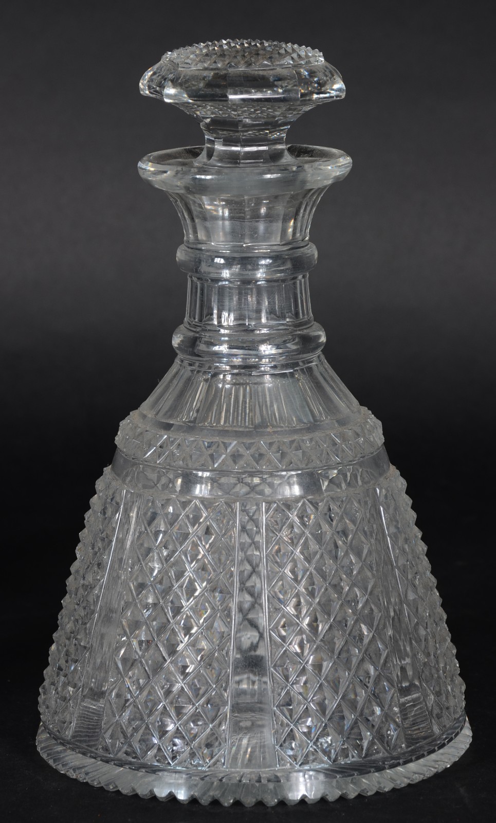 Conjunto de licor de cristal europeu lapidado, composto de garrafa e... - foto 4 de 8