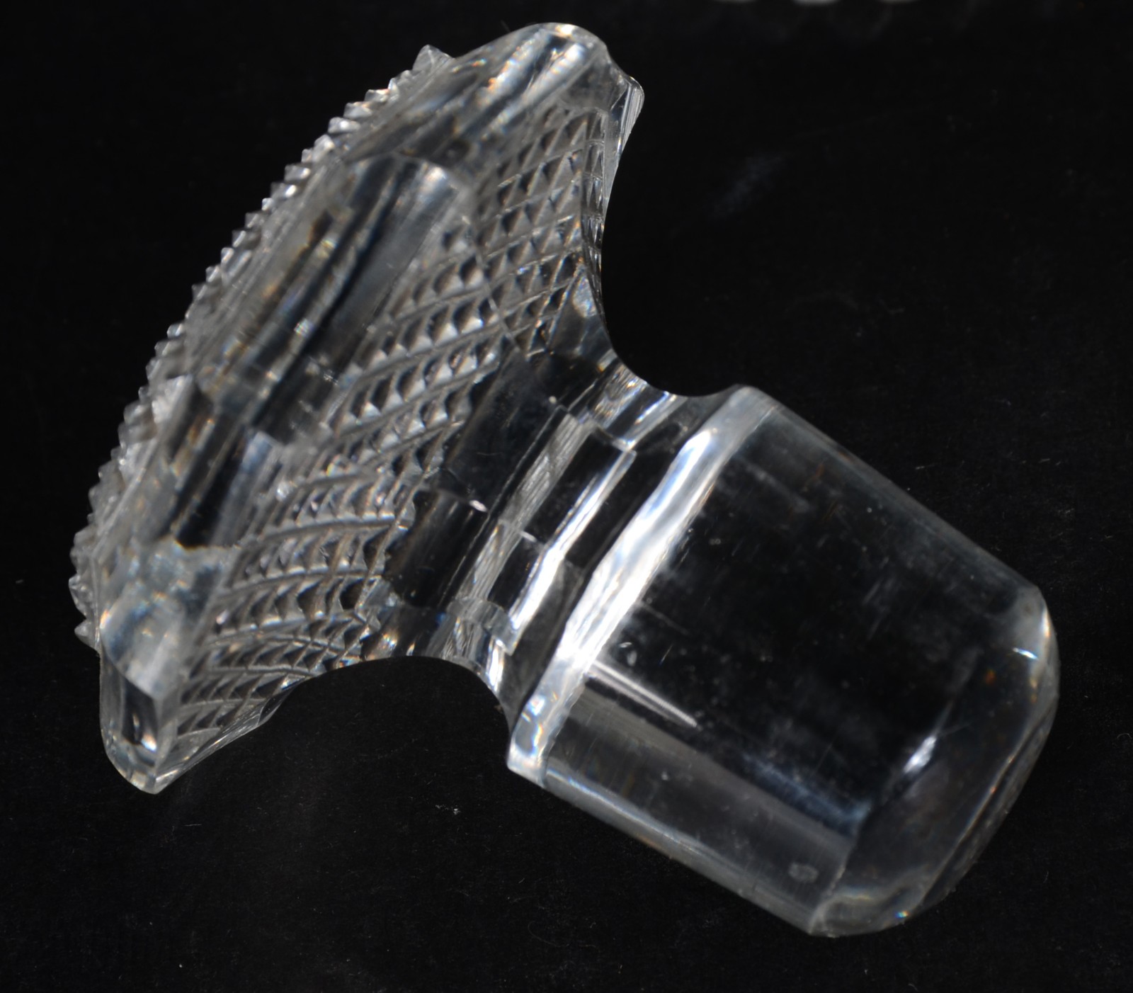 Conjunto de licor de cristal europeu lapidado, composto de garrafa e... - foto 8 de 8