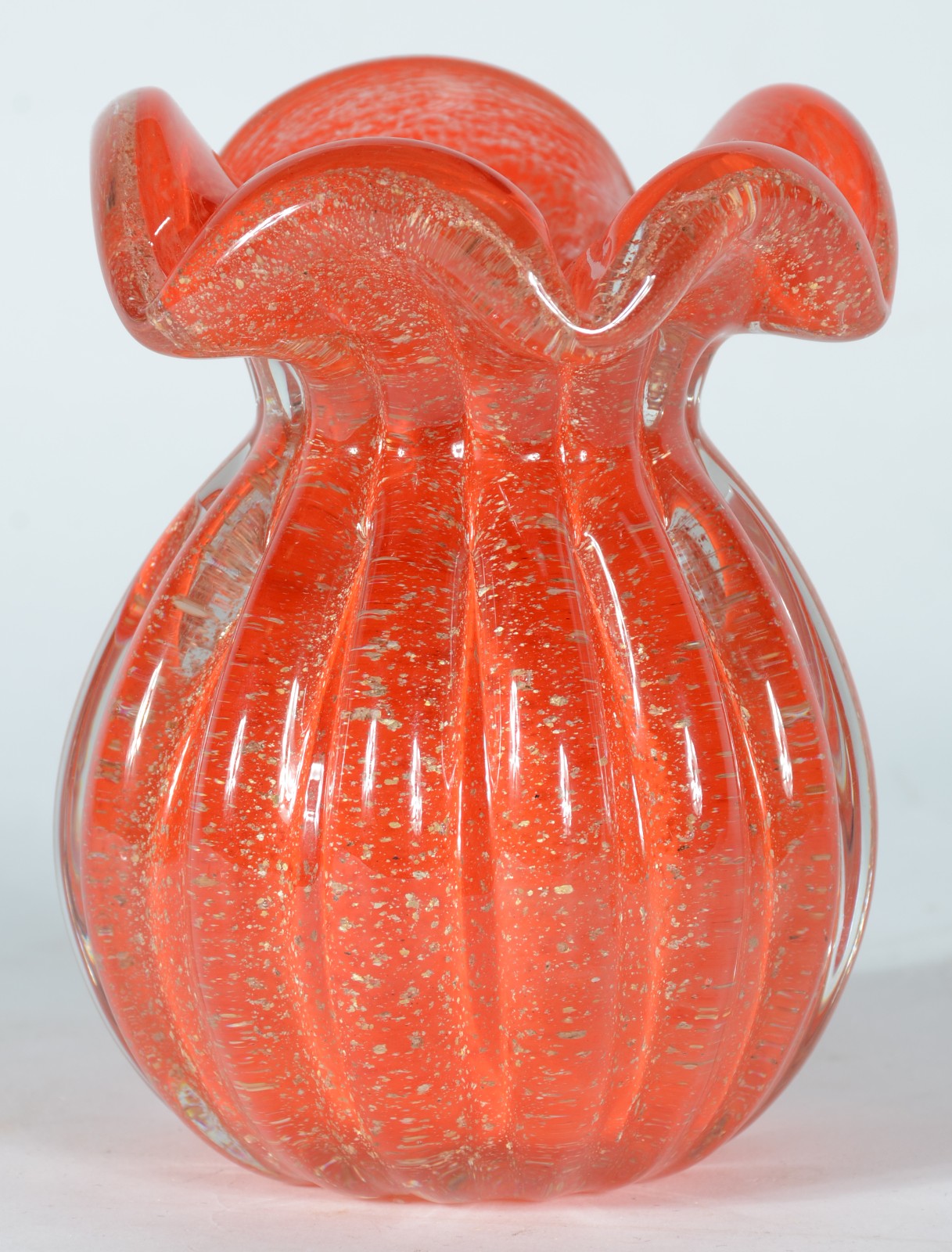 Vaso de vidro decorativo na cor laranja. - foto 1 de 4
