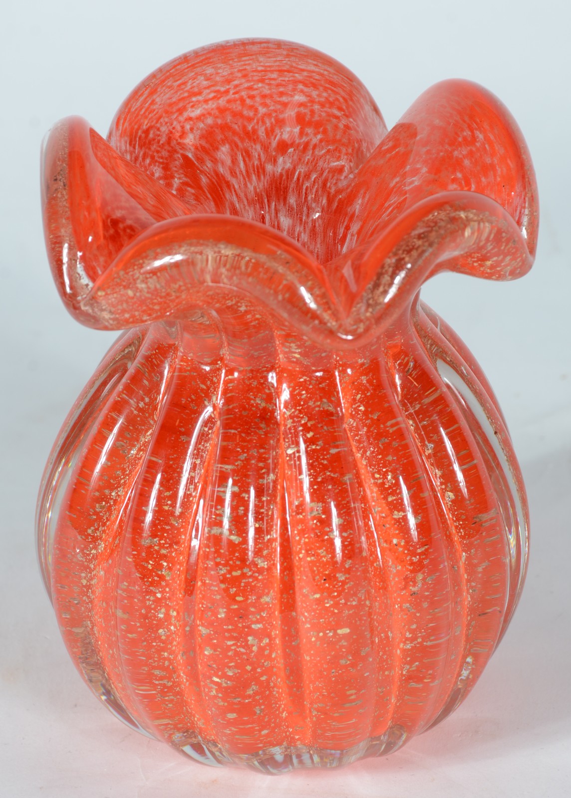 Vaso de vidro decorativo na cor laranja. - foto 2 de 4