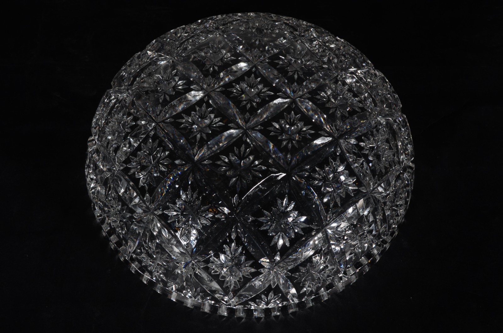 Duas peças de cristal lapidado, sendo: bowl com borda dentada e vaso... - foto 5 de 5