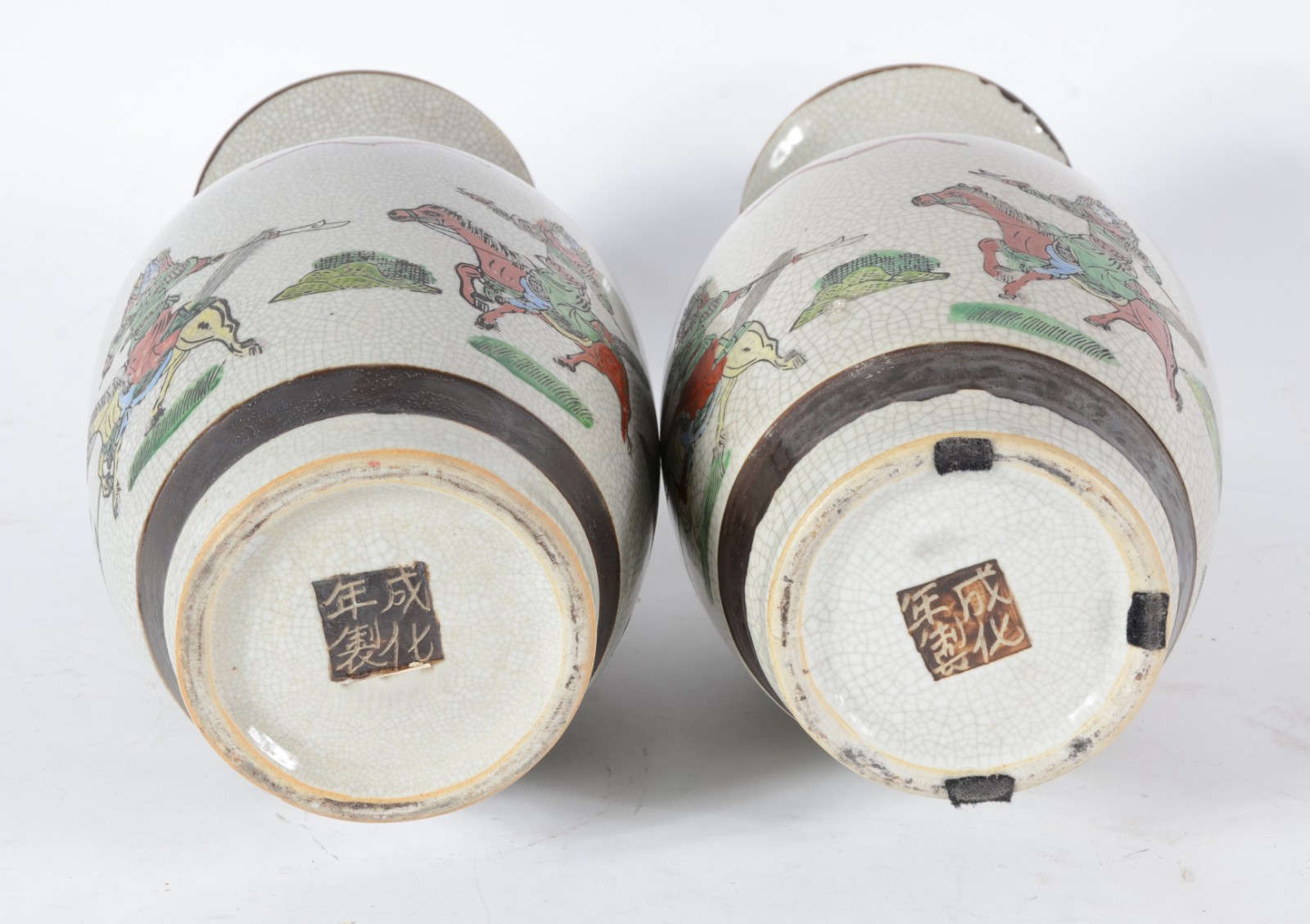 Par de vasos orientais de faiança craquelê, decorados com guerreiros... - foto 4 de 4
