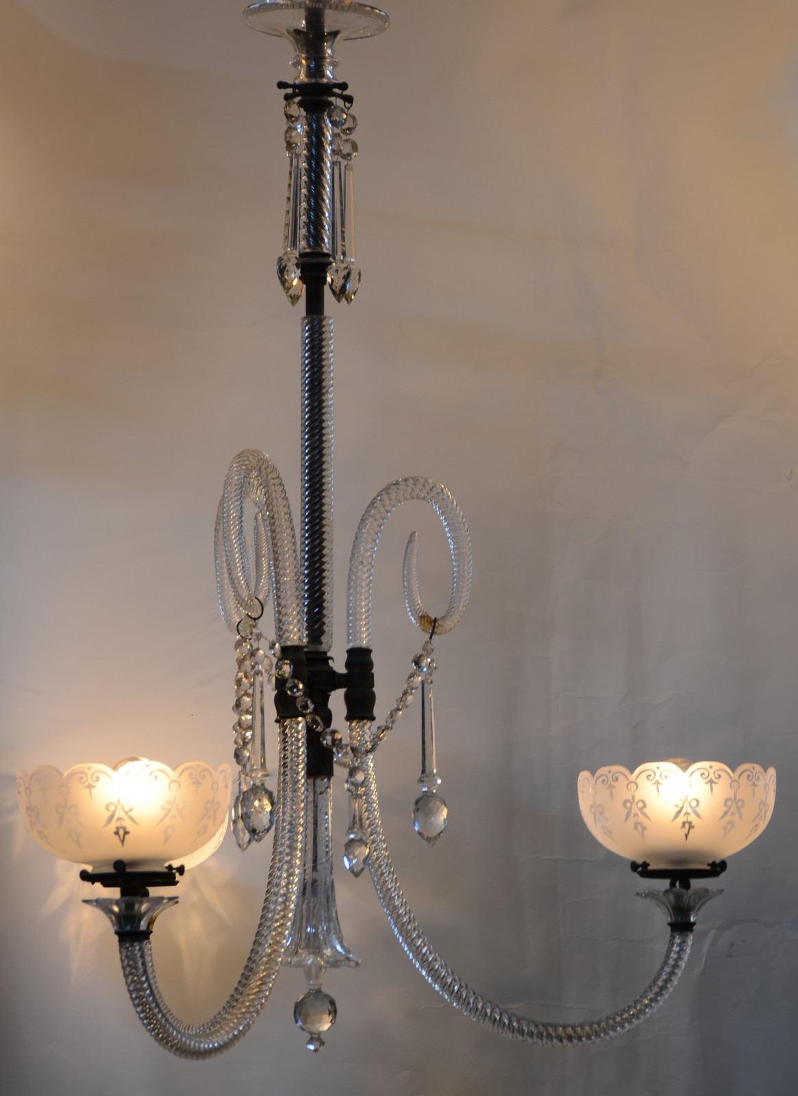 Belissimo Lustre de cristal para 3 luzes, mangas lavadas com bordas... - foto 2 de 7