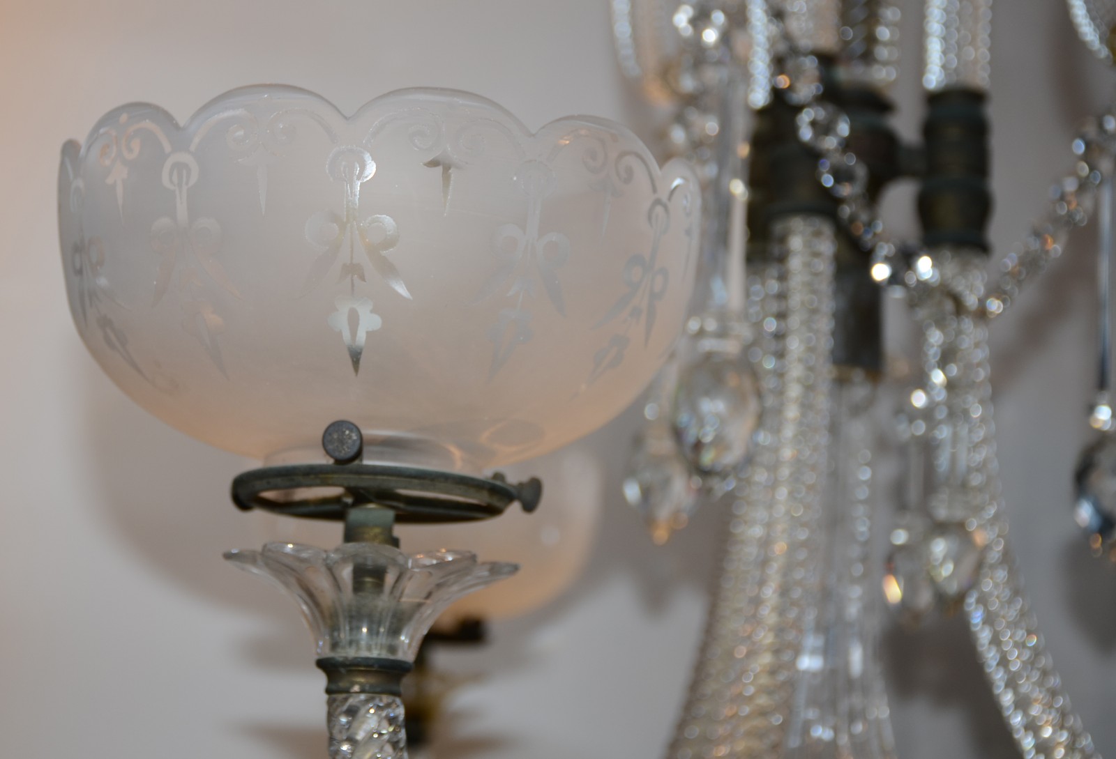Belissimo Lustre de cristal para 3 luzes, mangas lavadas com bordas... - foto 3 de 7