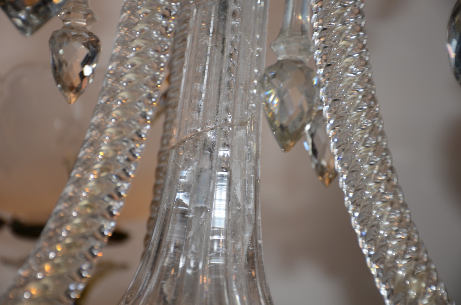 Belissimo Lustre de cristal para 3 luzes, mangas lavadas com bordas... - foto 4 de 7
