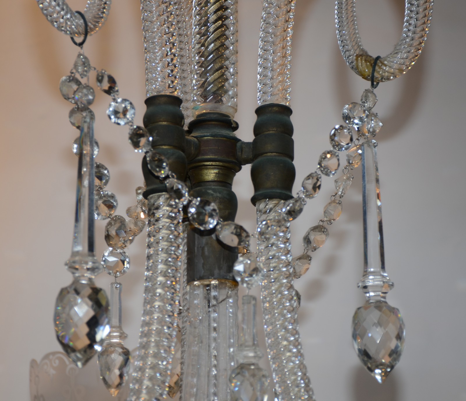 Belissimo Lustre de cristal para 3 luzes, mangas lavadas com bordas... - foto 5 de 7