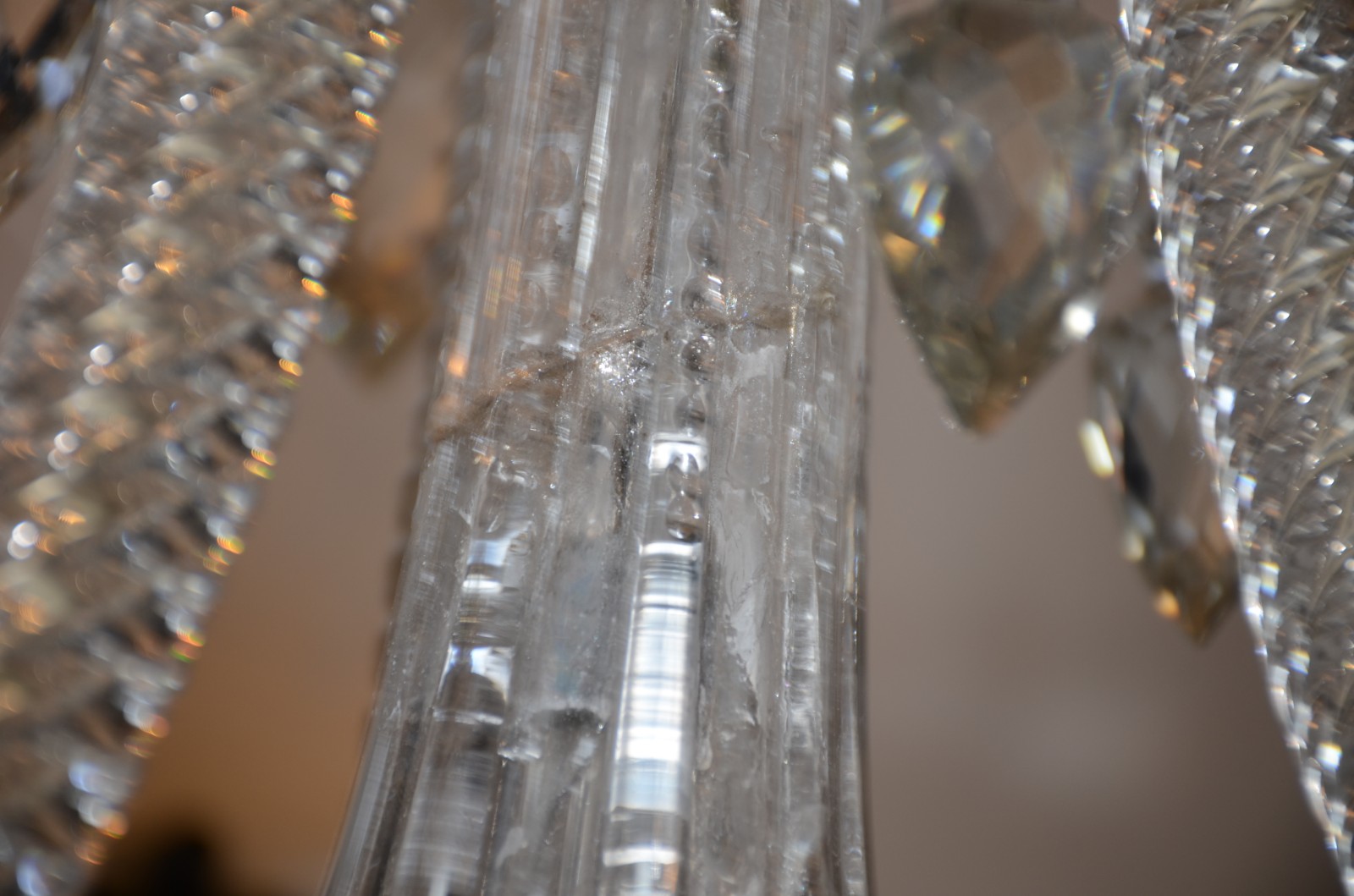 Belissimo Lustre de cristal para 3 luzes, mangas lavadas com bordas... - foto 6 de 7