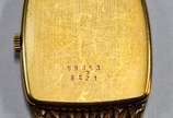 AUDEMARS PIGUET,  - Relógio masculino de ouro 18 k., marca suíça Audemar Piguet, mostrador com algarismos romanos sobre fundo preto. Mostrador medindo 2,00 x 2,20 cm. No 