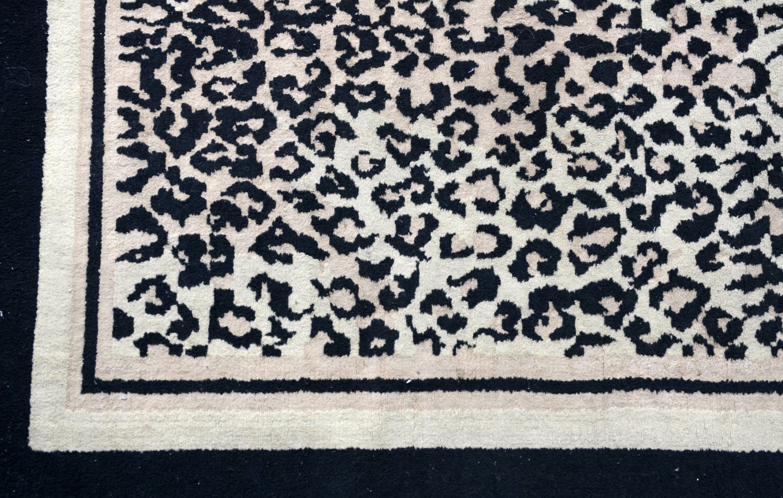 Tapete decorativo feito a máquina, decoração "animal print". - foto 2 de 4