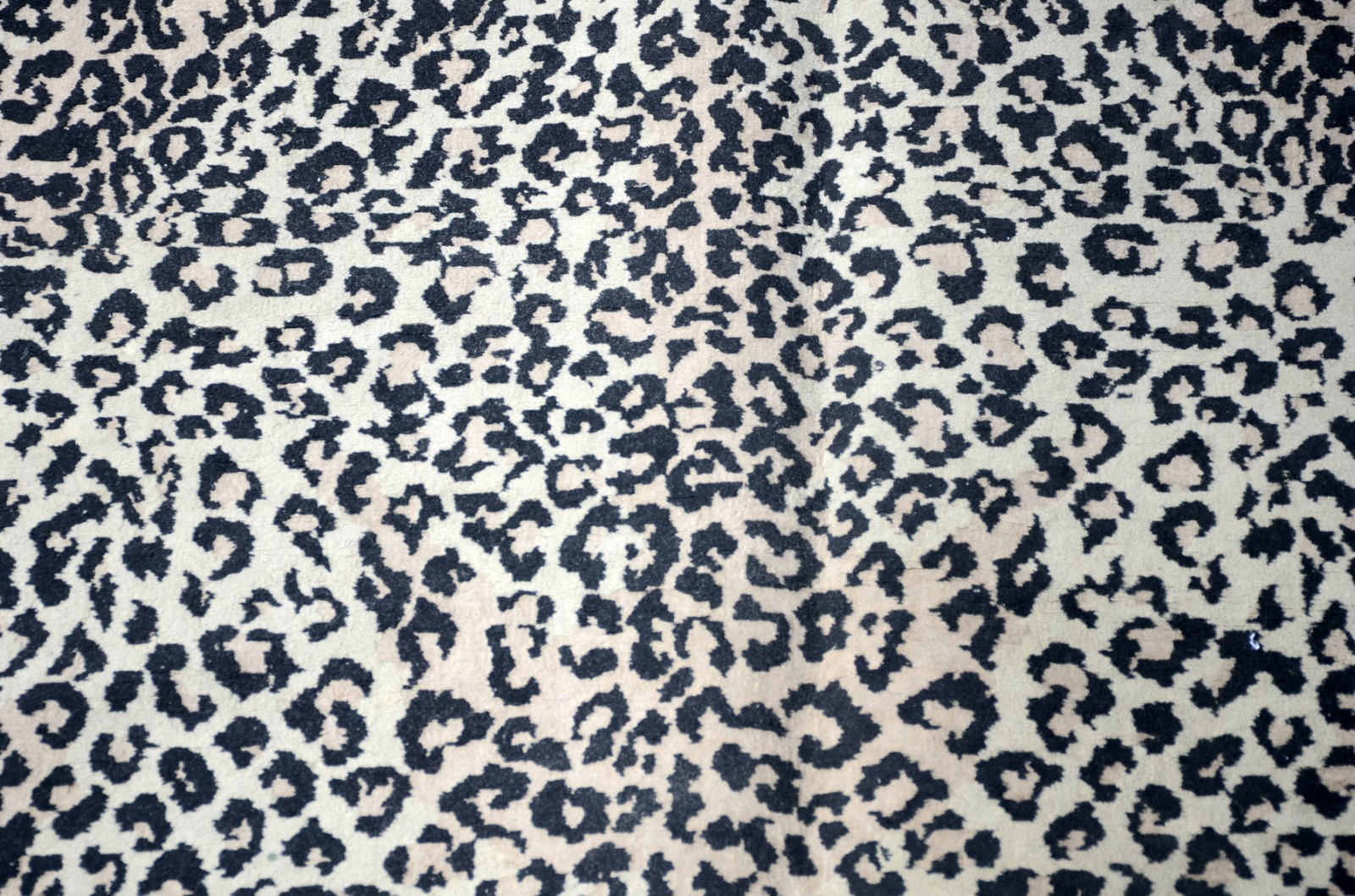 Tapete decorativo feito a máquina, decoração "animal print". - foto 3 de 4
