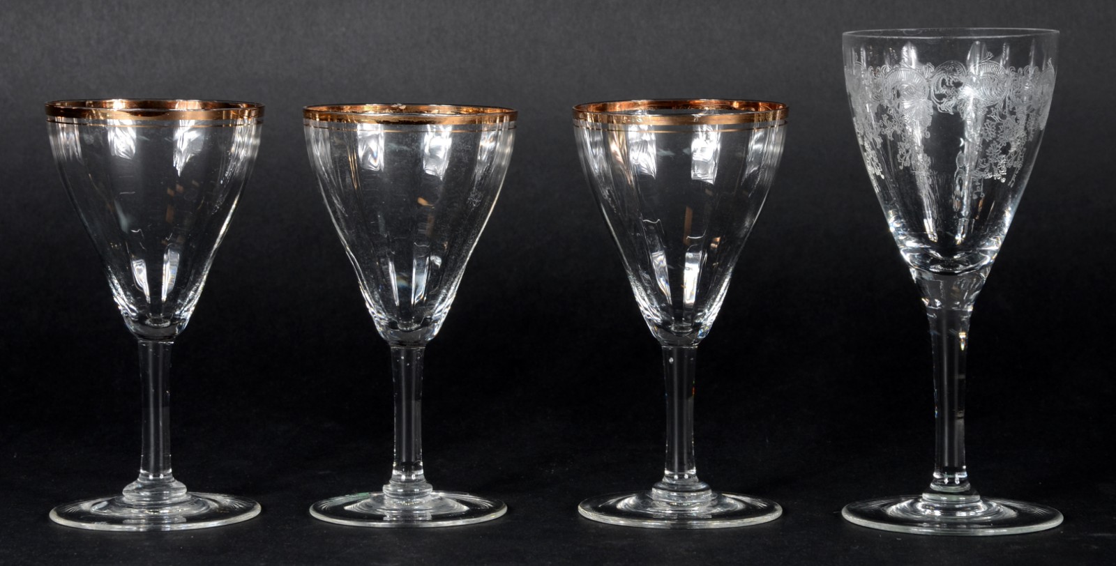 Diversas peças de cristal, sendo: taça para vinho de cristal lavrado... - foto 3 de 6