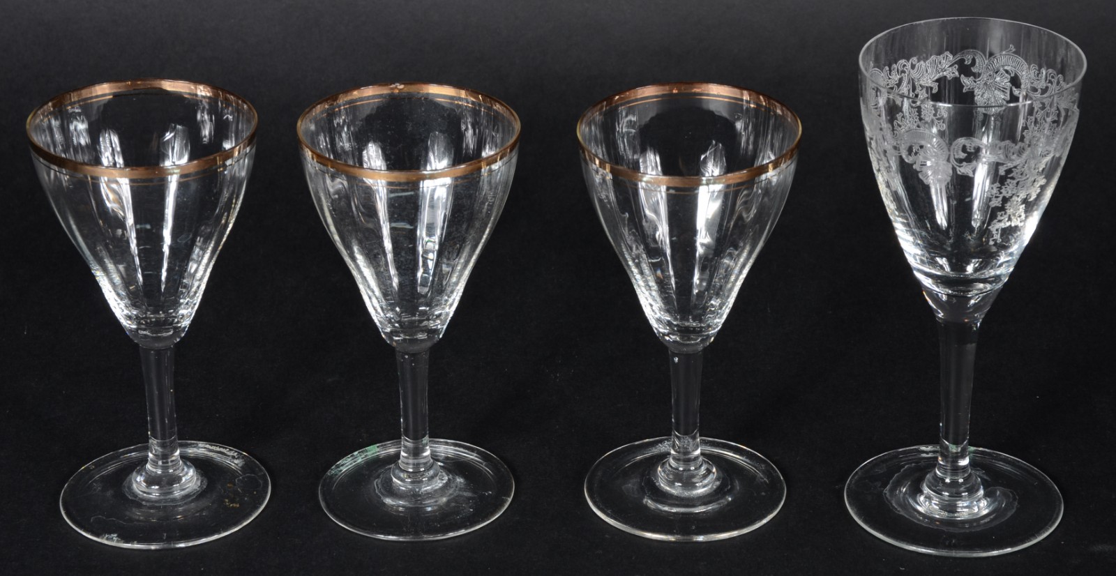 Diversas peças de cristal, sendo: taça para vinho de cristal lavrado... - foto 4 de 6