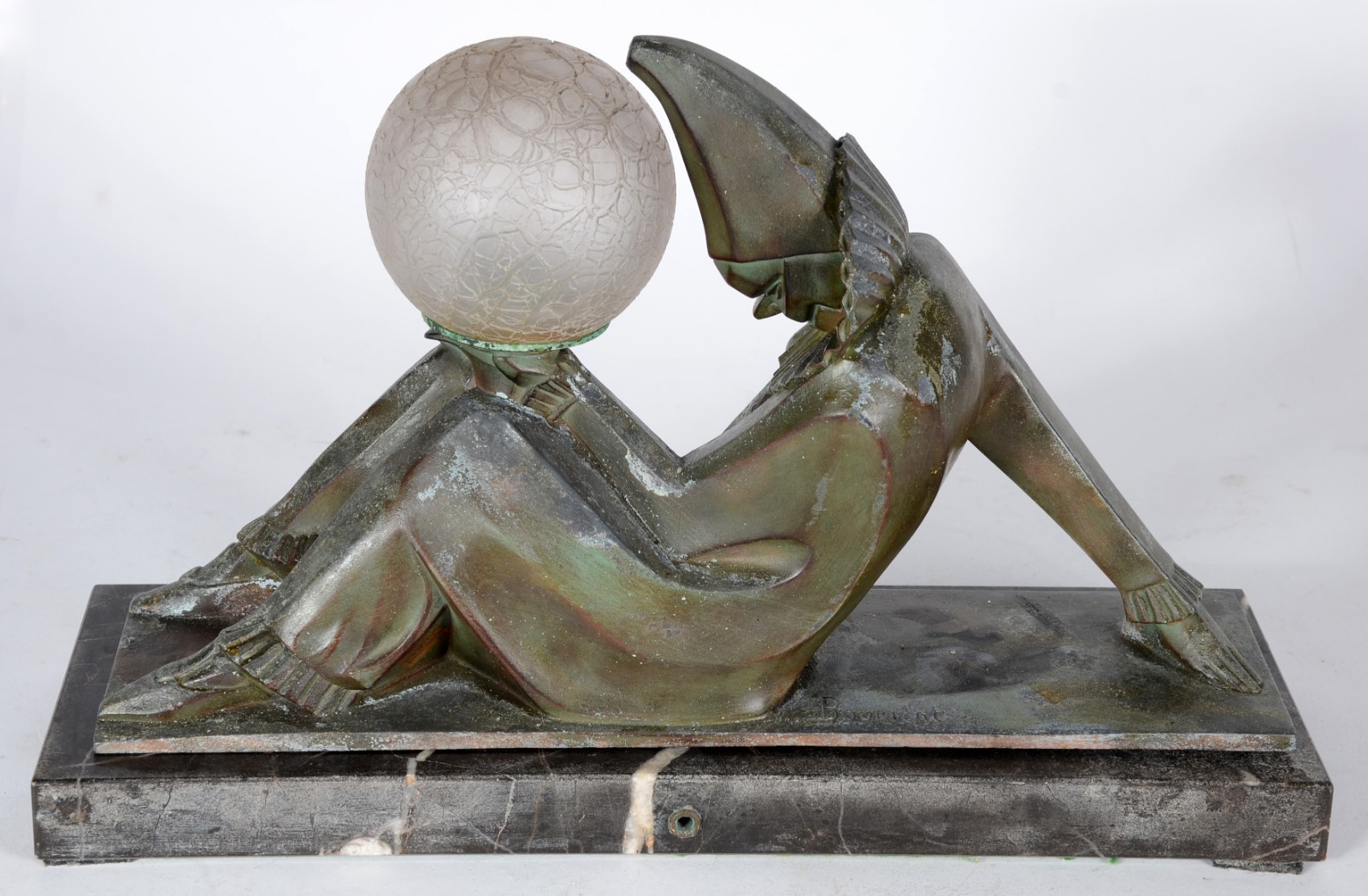 Escultura de metal Art Deco representando Pierrot com manga na forma... - foto 1 de 4