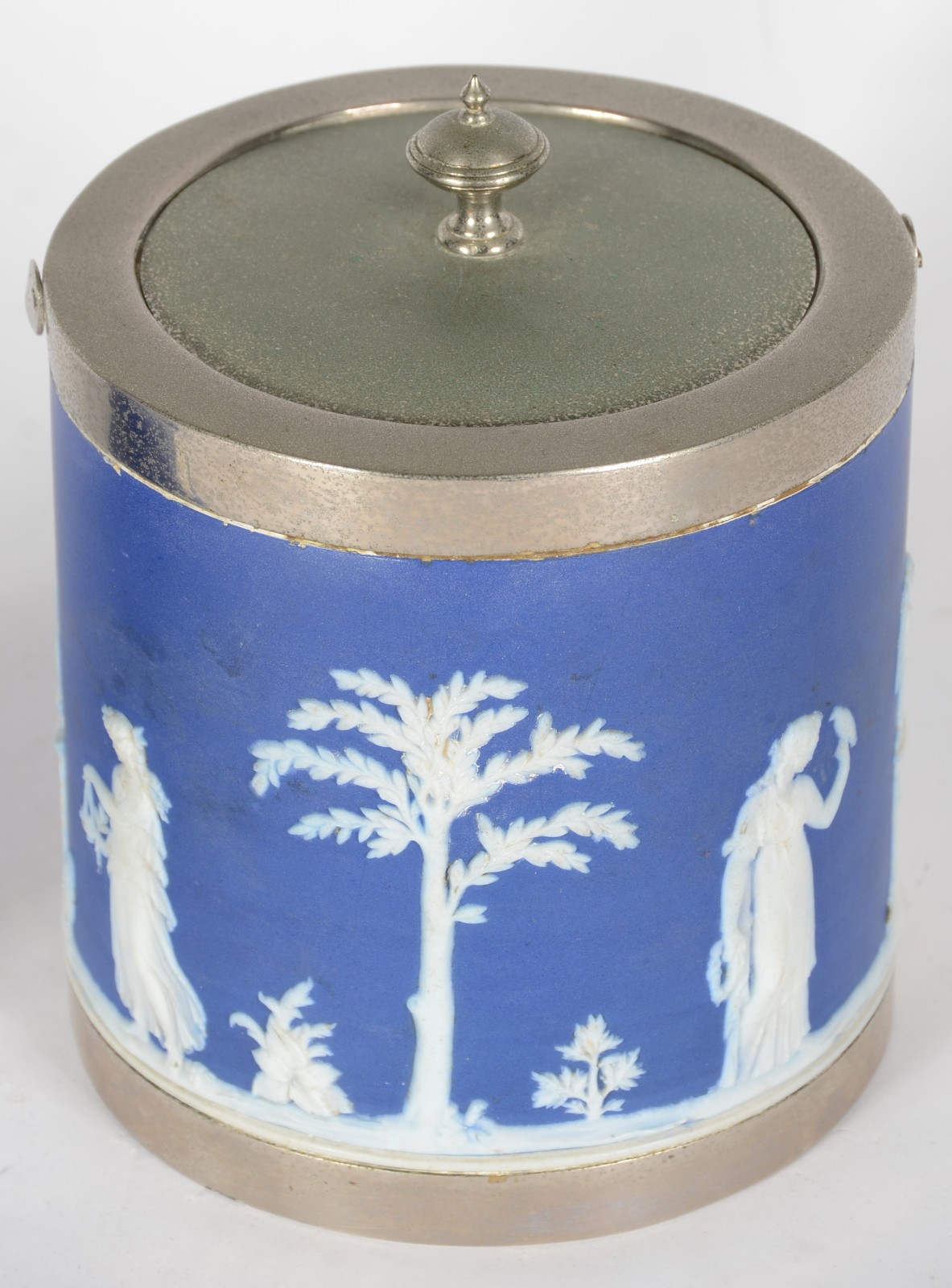 Quatro peças diversas de porcelana inglesa wedgwood azul e branca... - foto 4 de 10