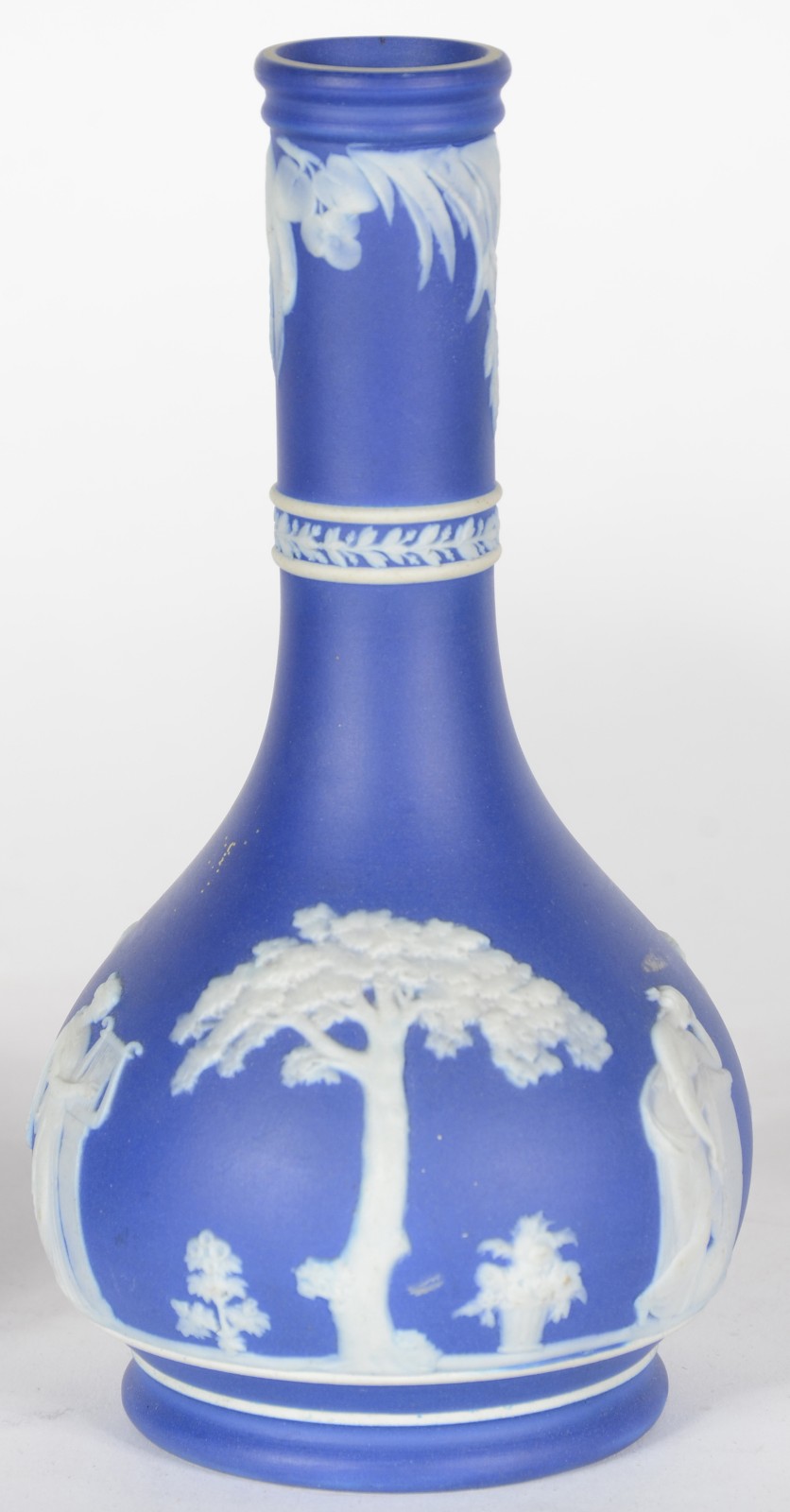 Quatro peças diversas de porcelana inglesa wedgwood azul e branca... - foto 5 de 10