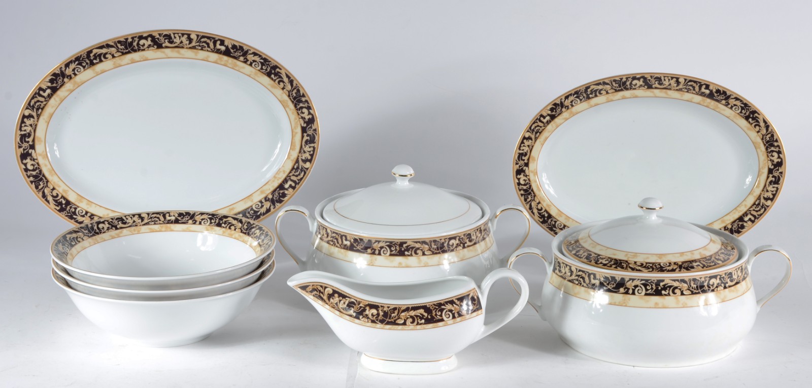 Aparelho de jantar e café de porcelana CHN & CHN inglesa, borda... - foto 3 de 11