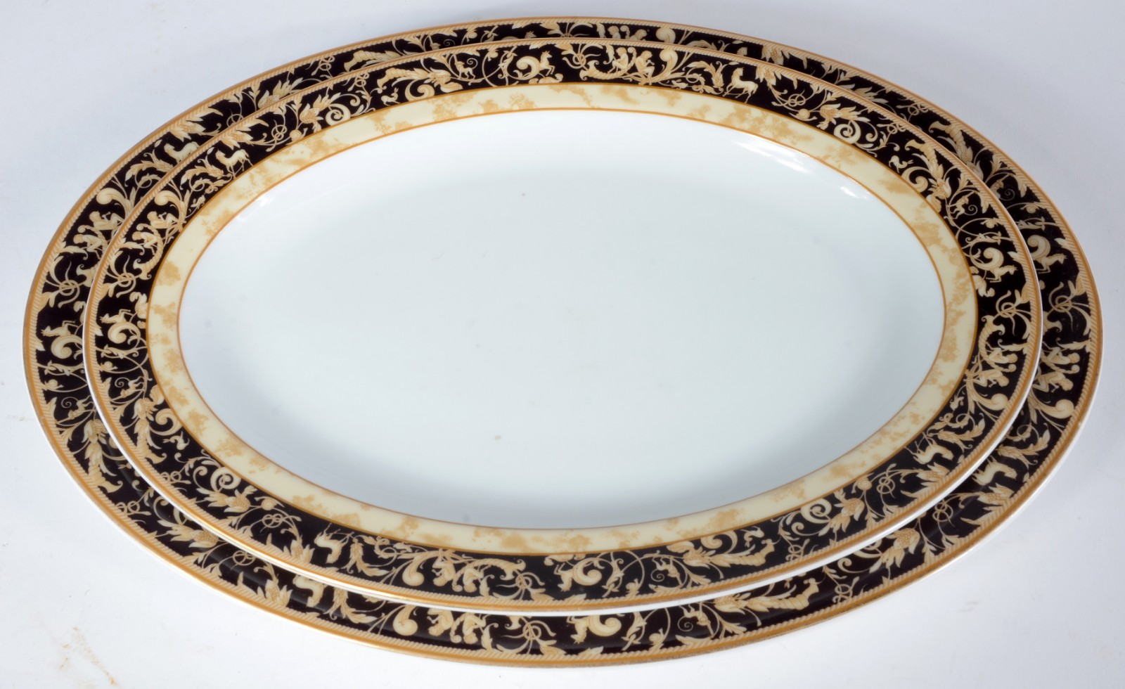 Aparelho de jantar e café de porcelana CHN & CHN inglesa, borda... - foto 5 de 11