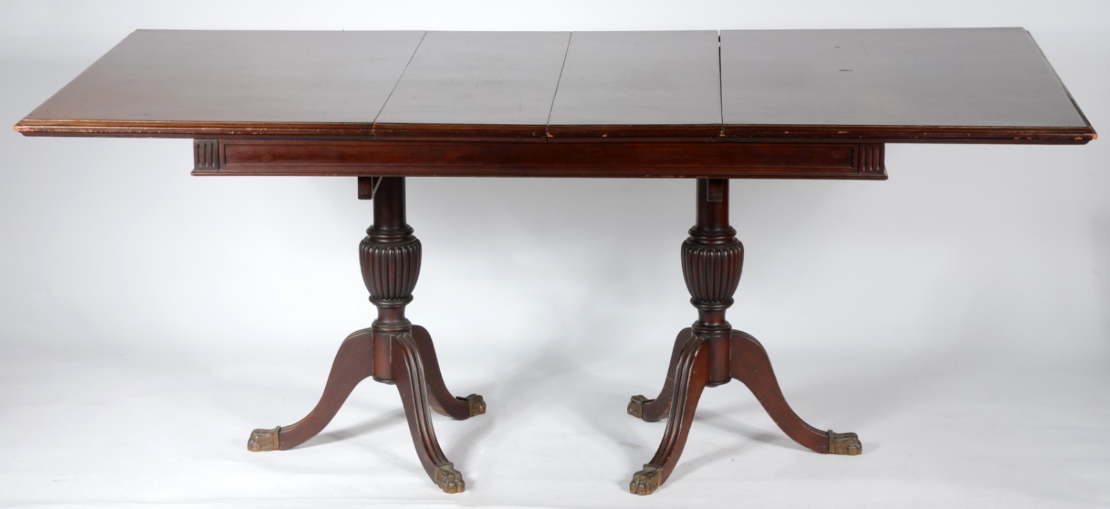 Mesa de jantar de madeira nobre, tampo retangular com duas tábuas... - foto 6 de 11