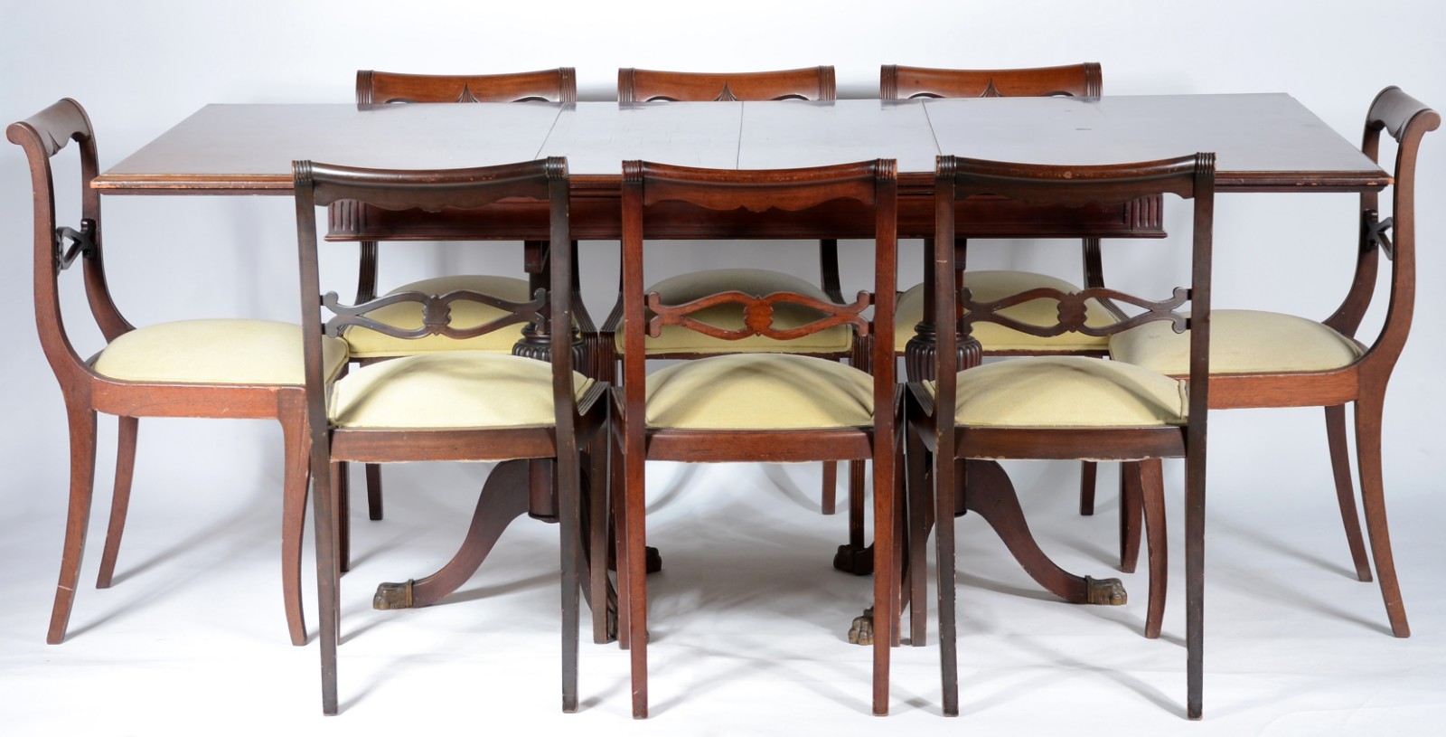 Mesa de jantar de madeira nobre, tampo retangular com duas tábuas... - foto 1 de 11