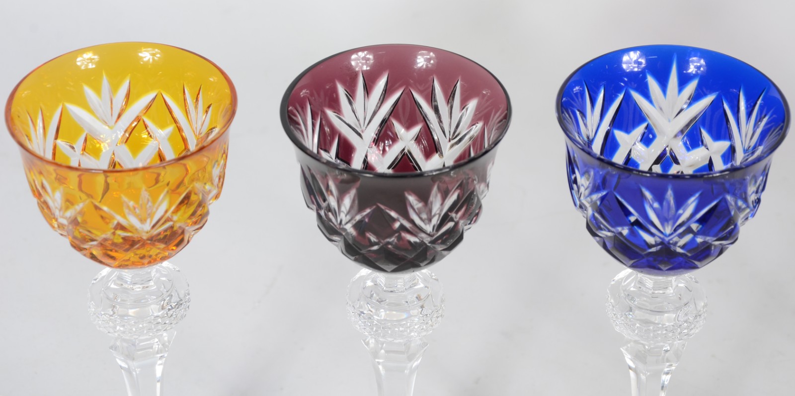 Conjunto com 6 cálices para licor de cristal europeu doublé lapidado... - foto 3 de 4